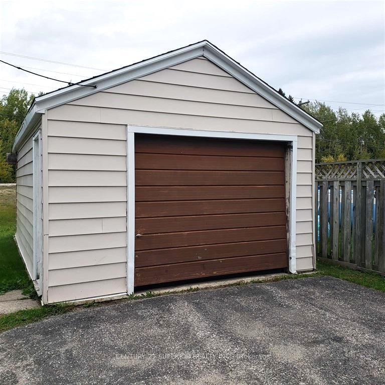 Photo 4 of 29 Lynx Ave, Manitouwadge — HOMEH