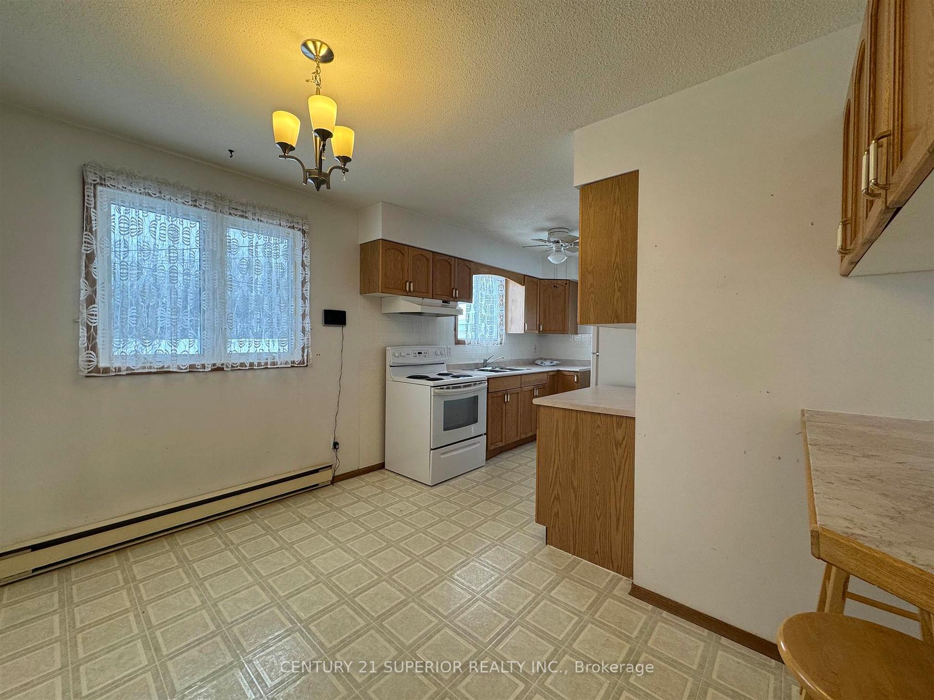 Photo 10 of 29 Lynx Ave, Manitouwadge — HOMEH