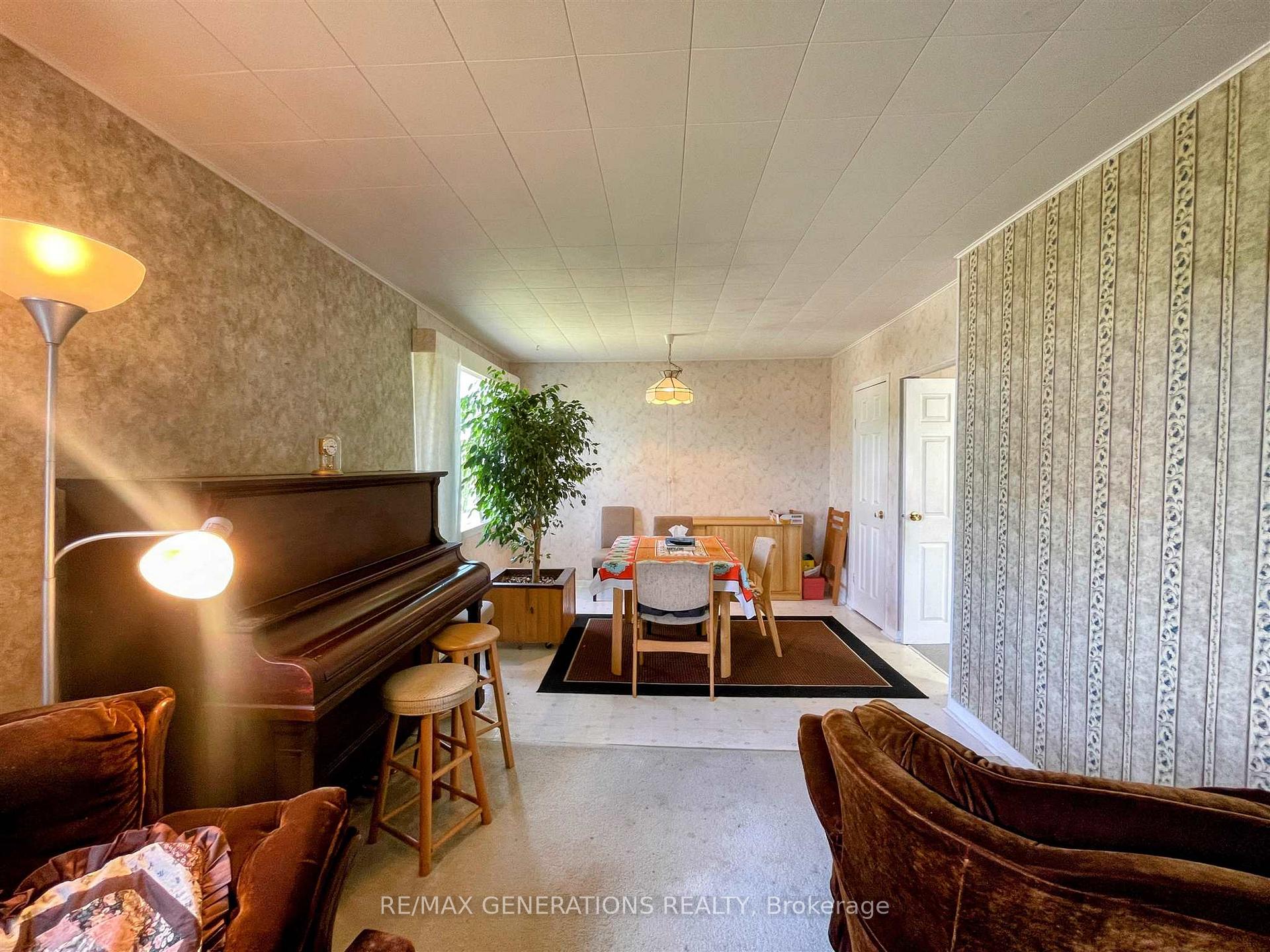 Photo 5 of 18 Ross Avenue, Marathon — HOMEH