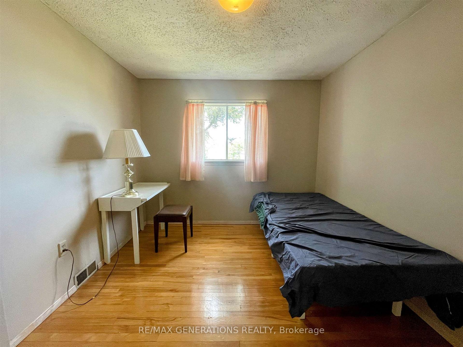 Photo 16 of 18 Ross Avenue, Marathon — HOMEH
