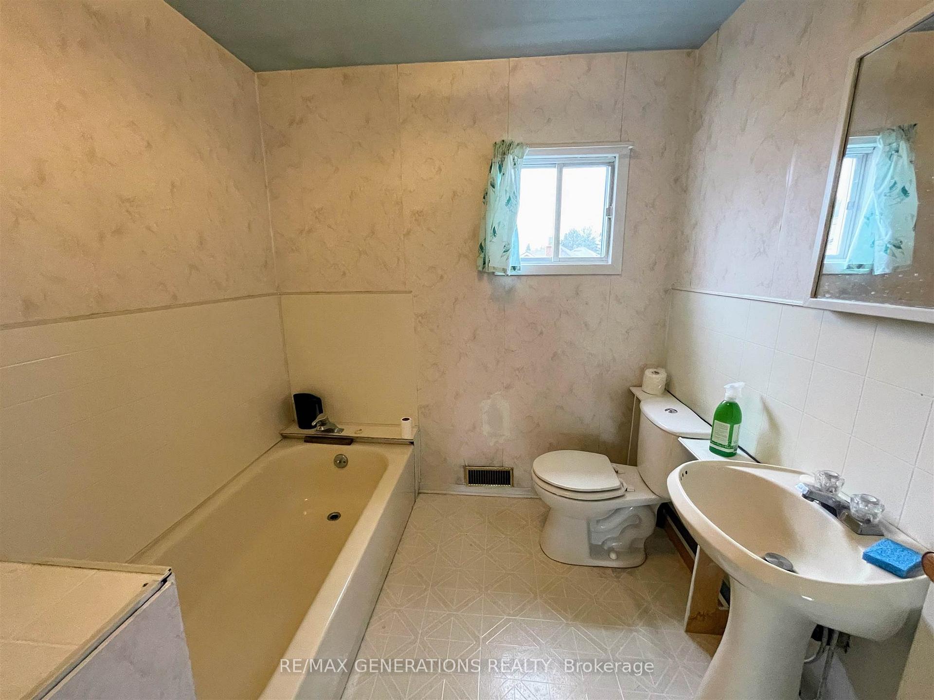 Photo 21 of 18 Ross Avenue, Marathon — HOMEH