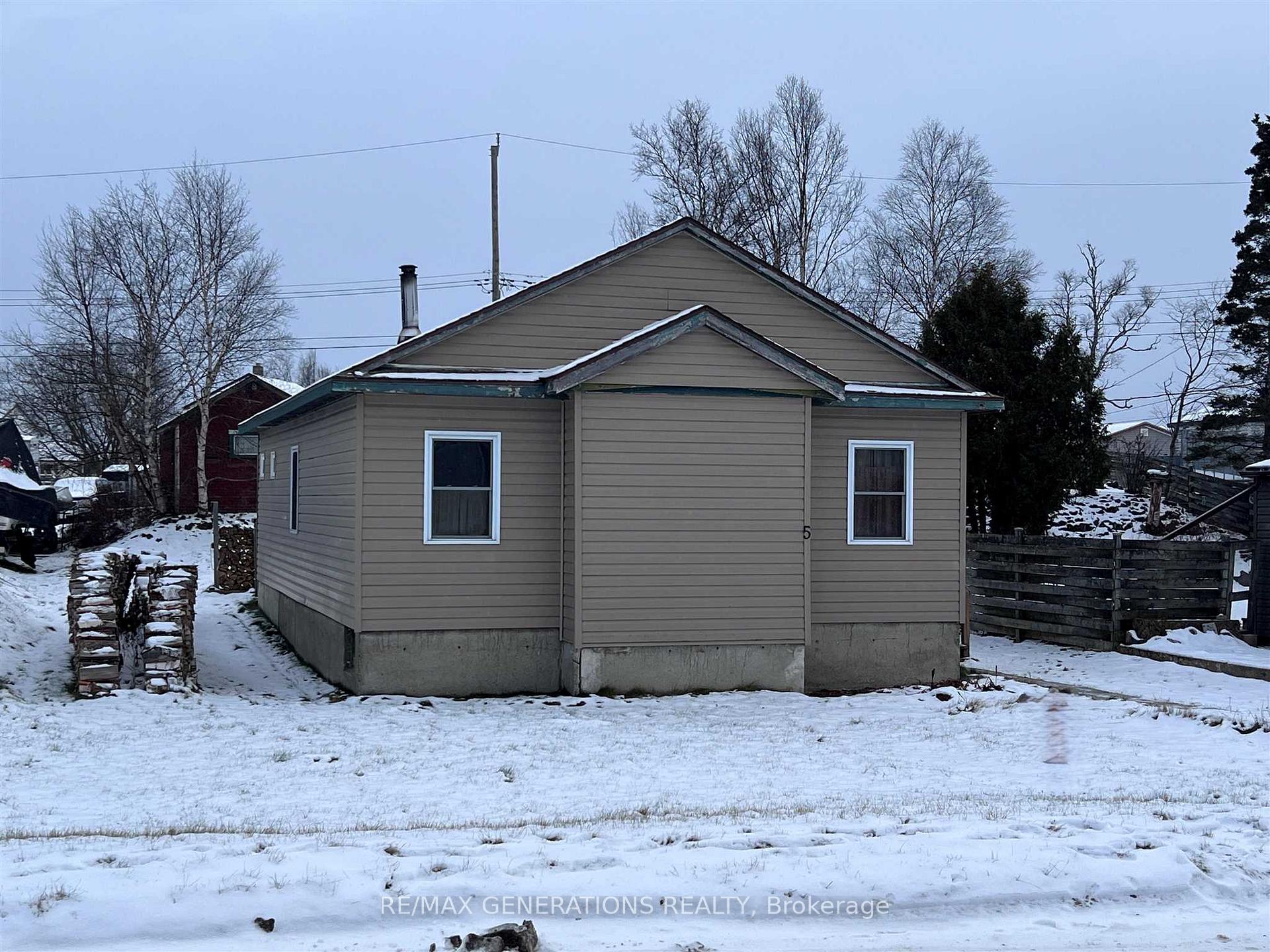 Photo 1 of 5 Howe Street, Marathon — HOMEH