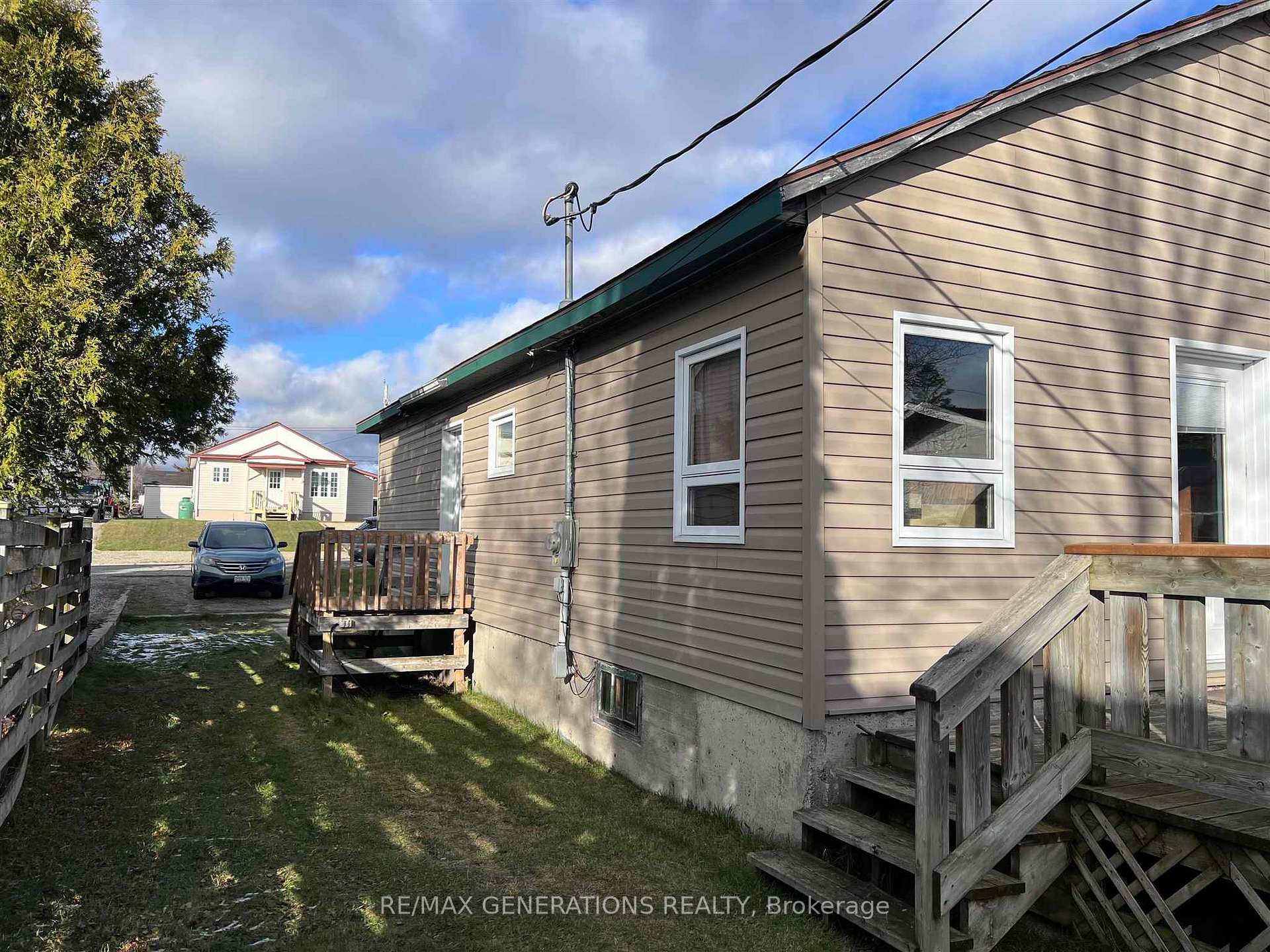 Photo 2 of 5 Howe Street, Marathon — HOMEH