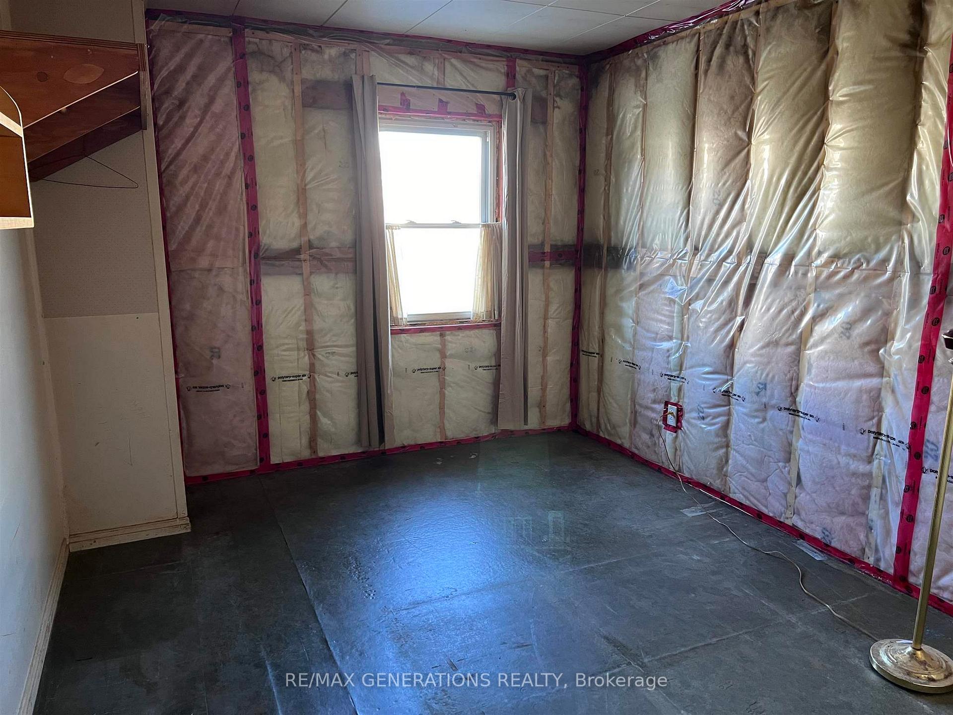 Photo 5 of 5 Howe Street, Marathon — HOMEH