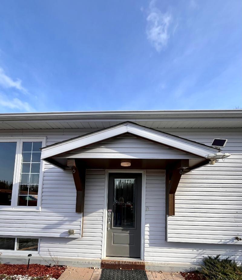 Photo 2 of 417 Aspen Drive, Greenstone — HOMEH