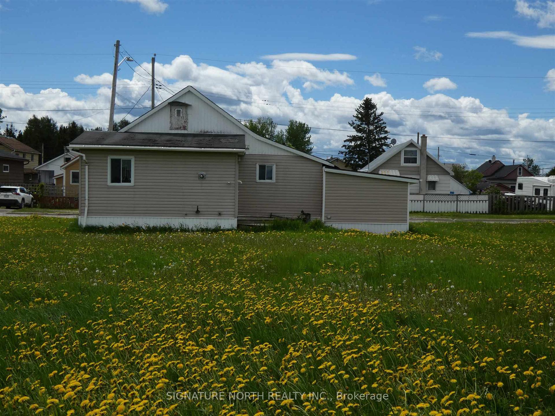 Photo 2 of 208 Third Ave SE, Greenstone — HOMEH