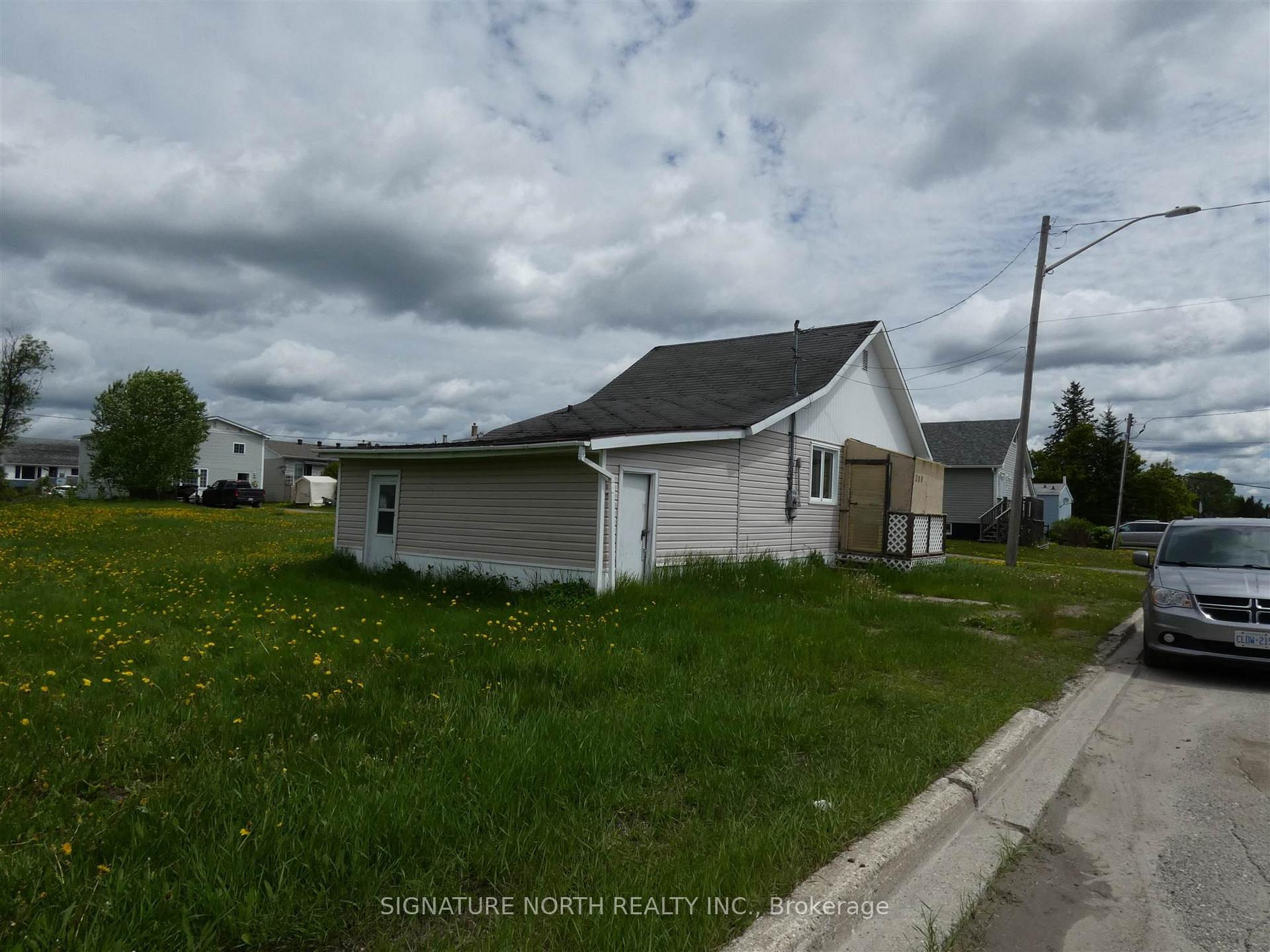 Photo 37 of 208 Third Ave SE, Greenstone — HOMEH