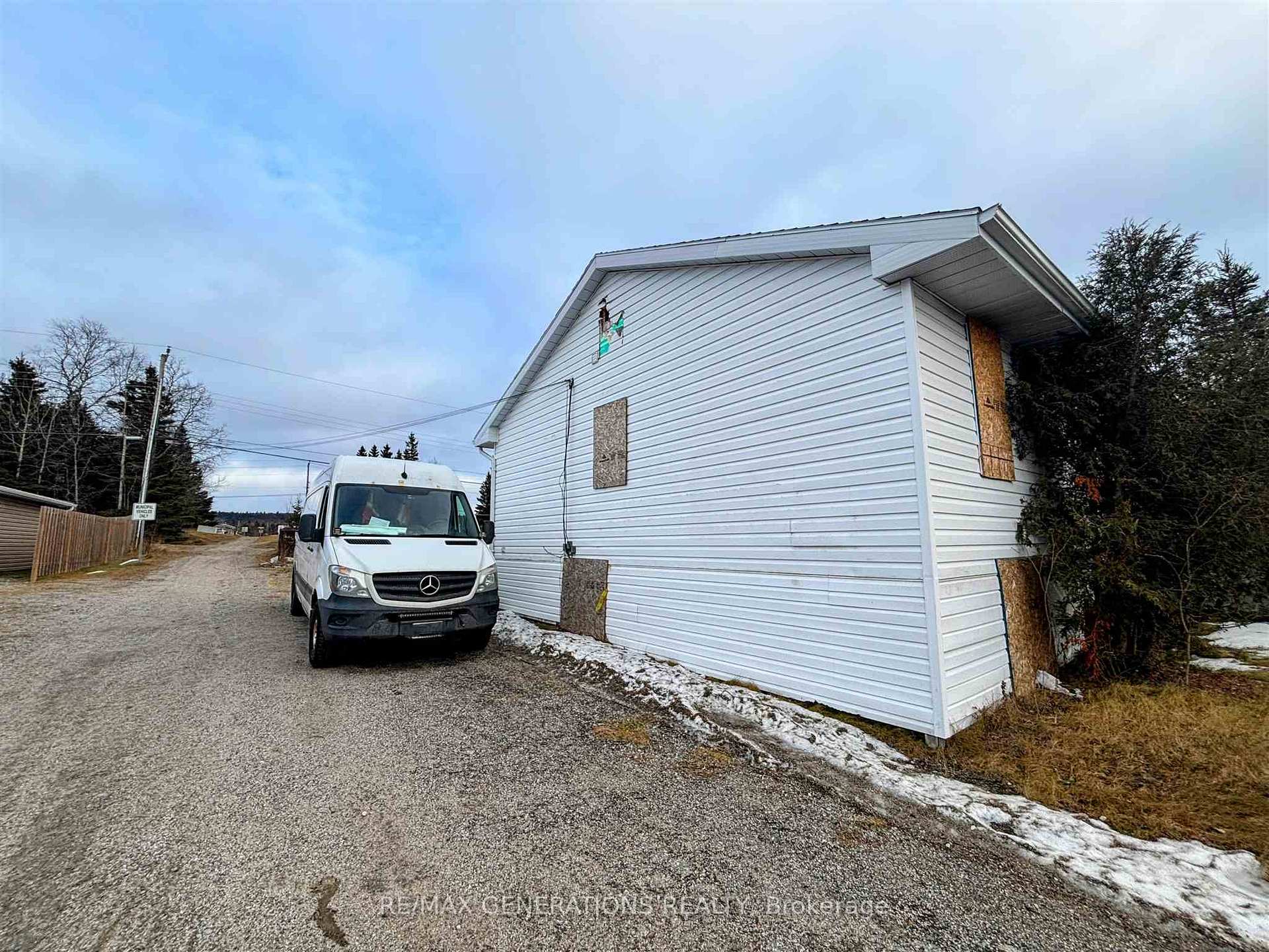 Photo 4 of 25 Sund Crescent, Marathon — HOMEH