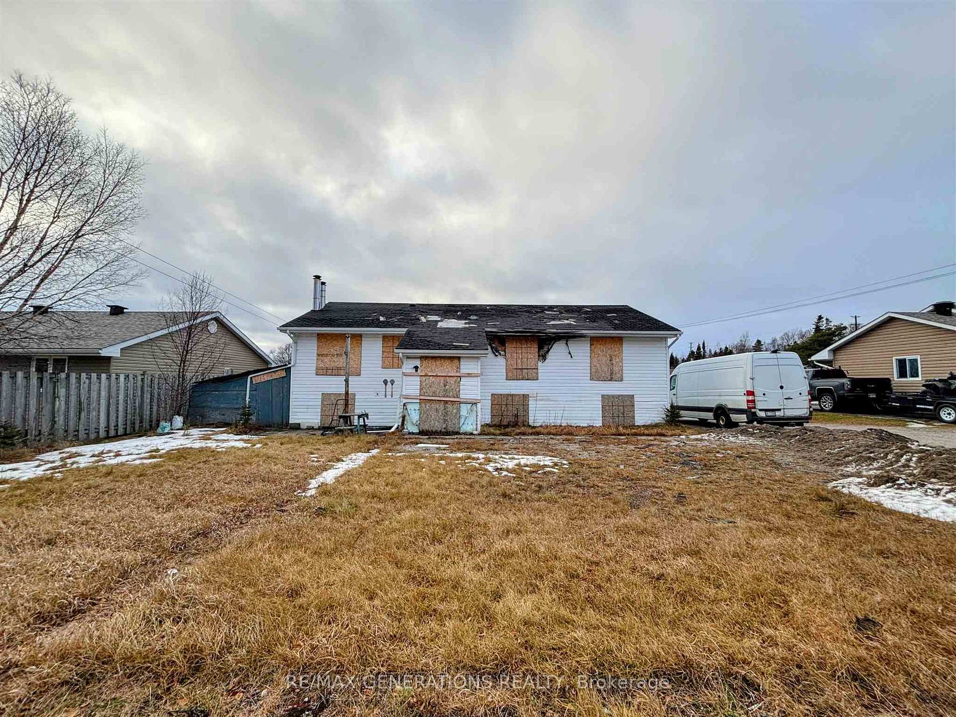 Photo 6 of 25 Sund Crescent, Marathon — HOMEH