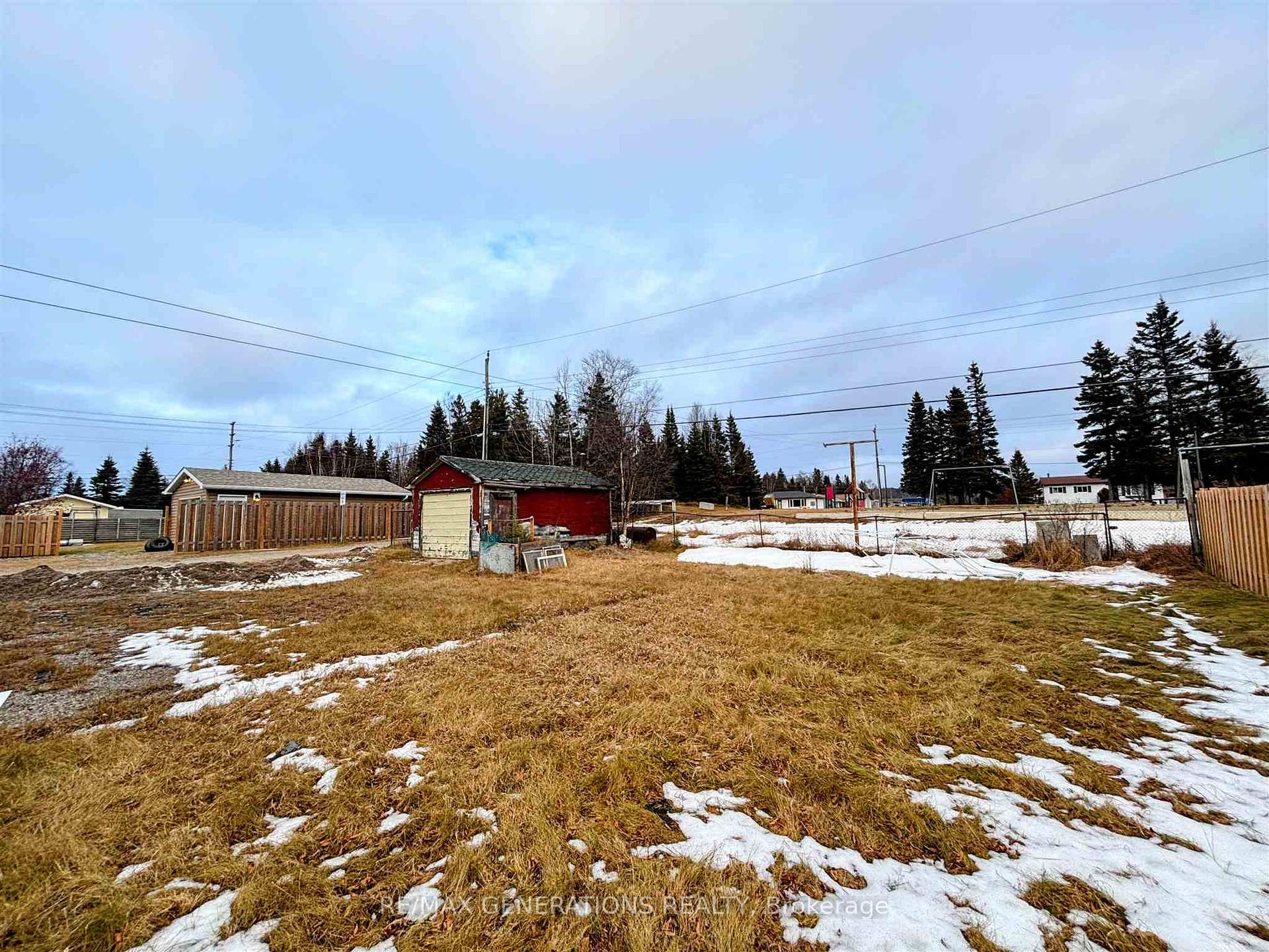 Photo 9 of 25 Sund Crescent, Marathon — HOMEH