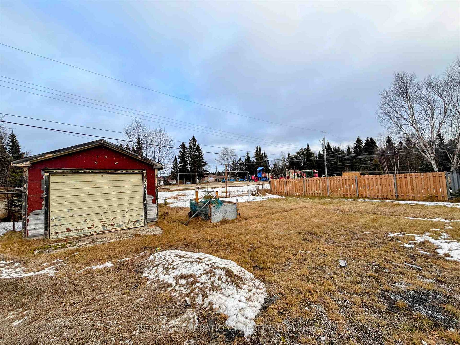 Photo 11 of 25 Sund Crescent, Marathon — HOMEH