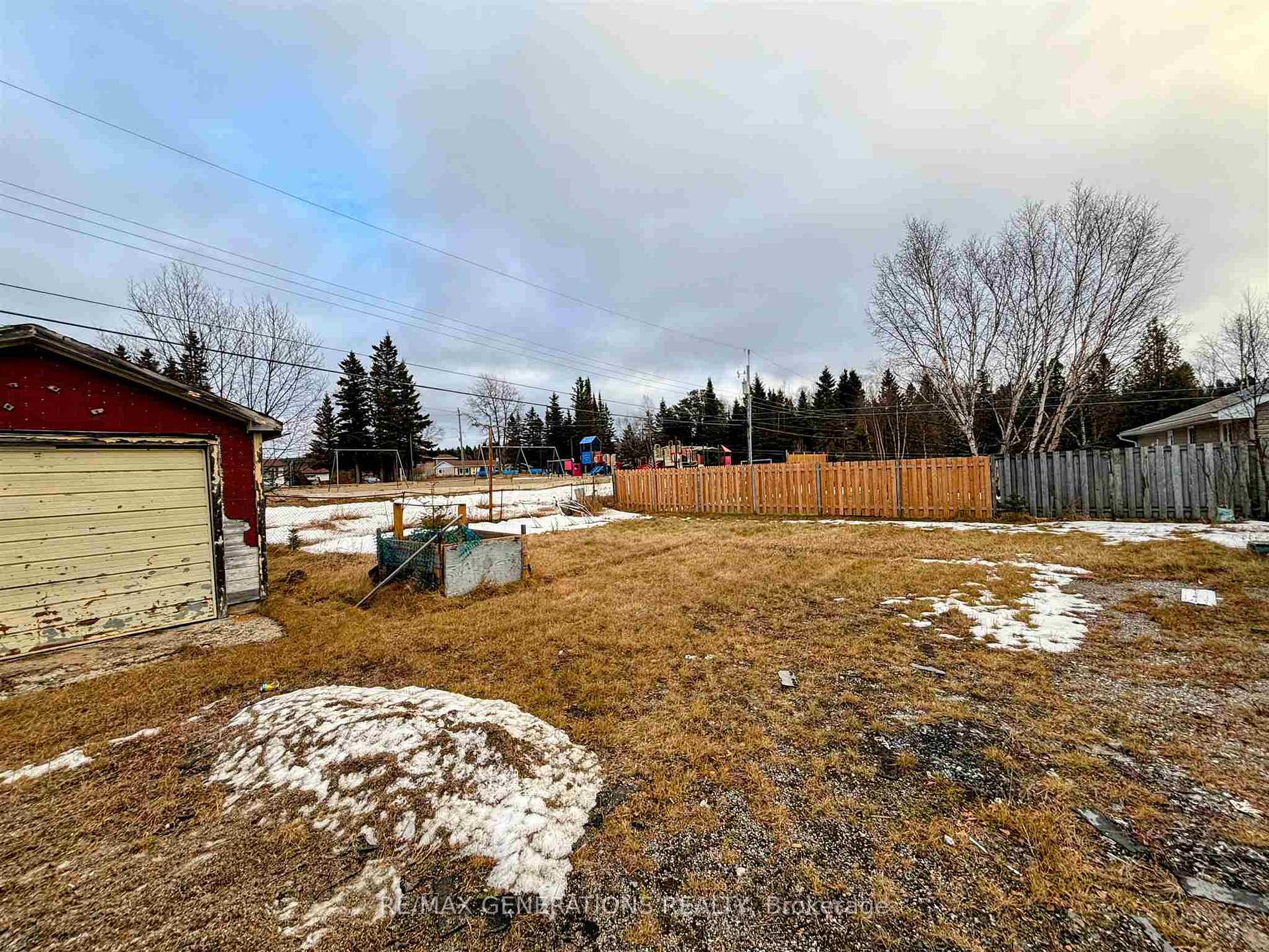 Photo 12 of 25 Sund Crescent, Marathon — HOMEH