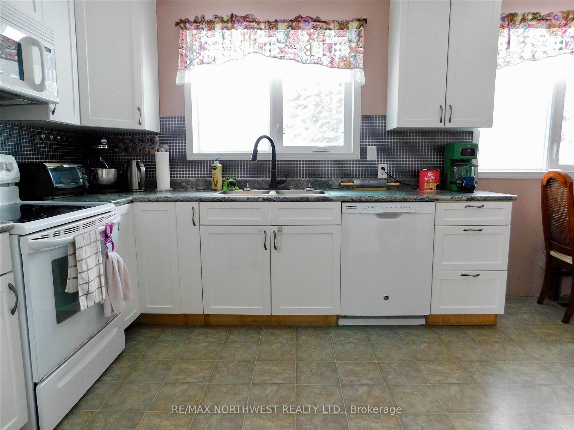 Photo 8 of 14452 Hwy 17, Dryden, Thunder Lake — HOMEH