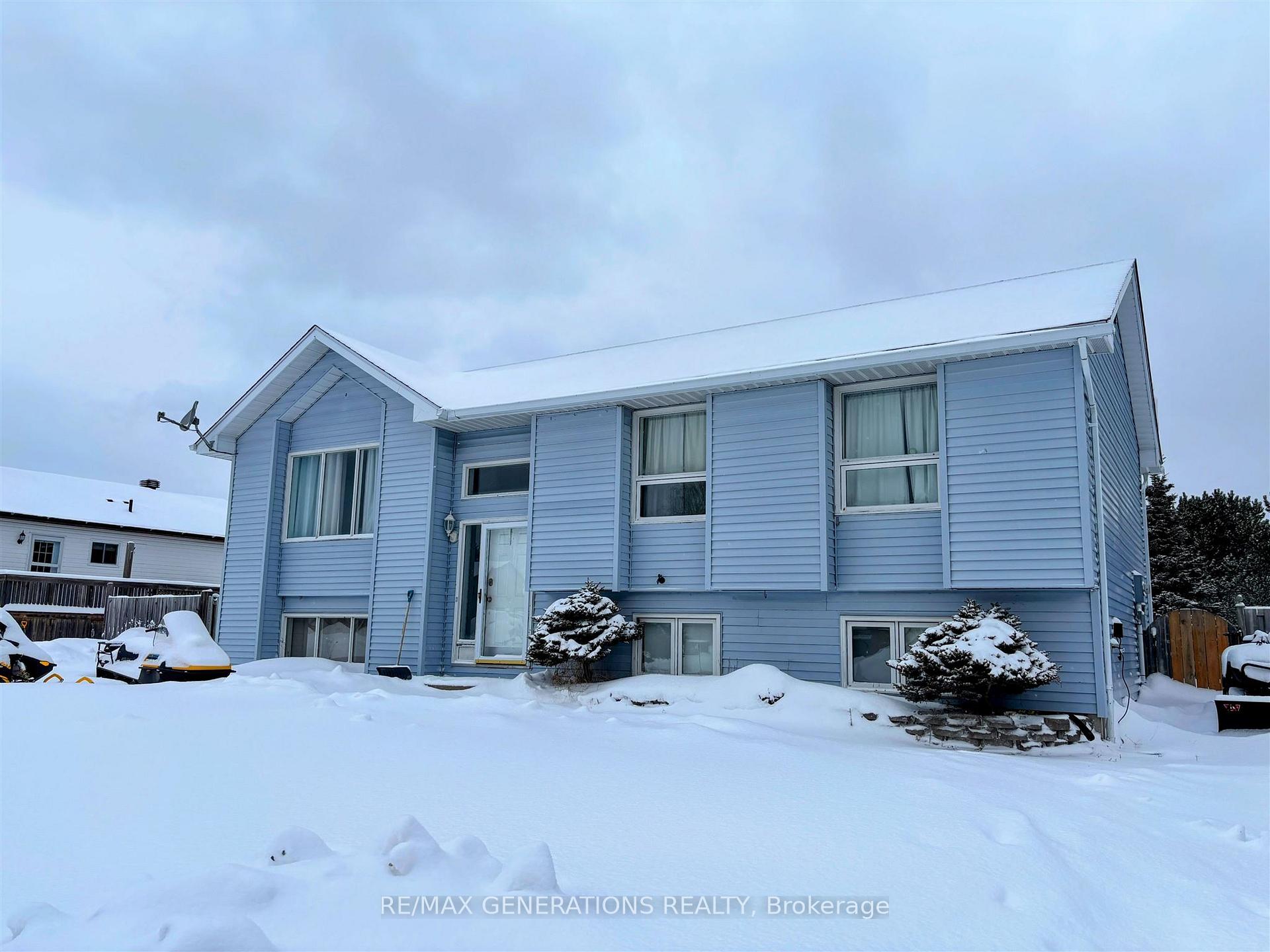 Photo 1 of 13 Pinewood Walk, Marathon — HOMEH