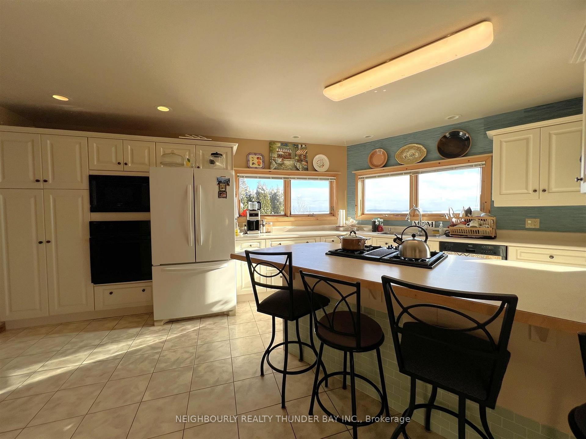 Photo 14 of 170 Island Avenue, Neebing, Blake — HOMEH