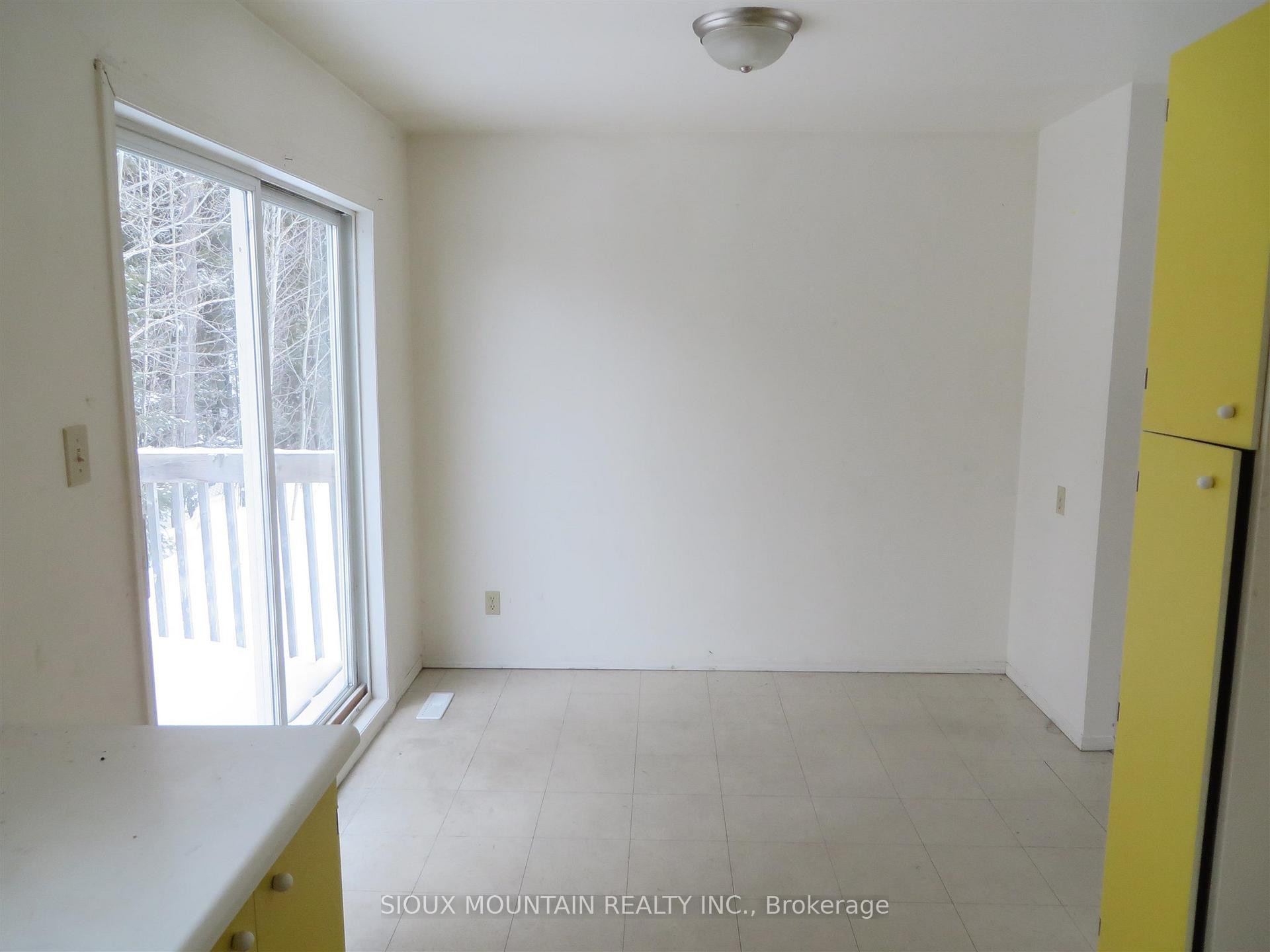Photo 3 of 5 Lakeview Crescent, Pickle Lake — HOMEH