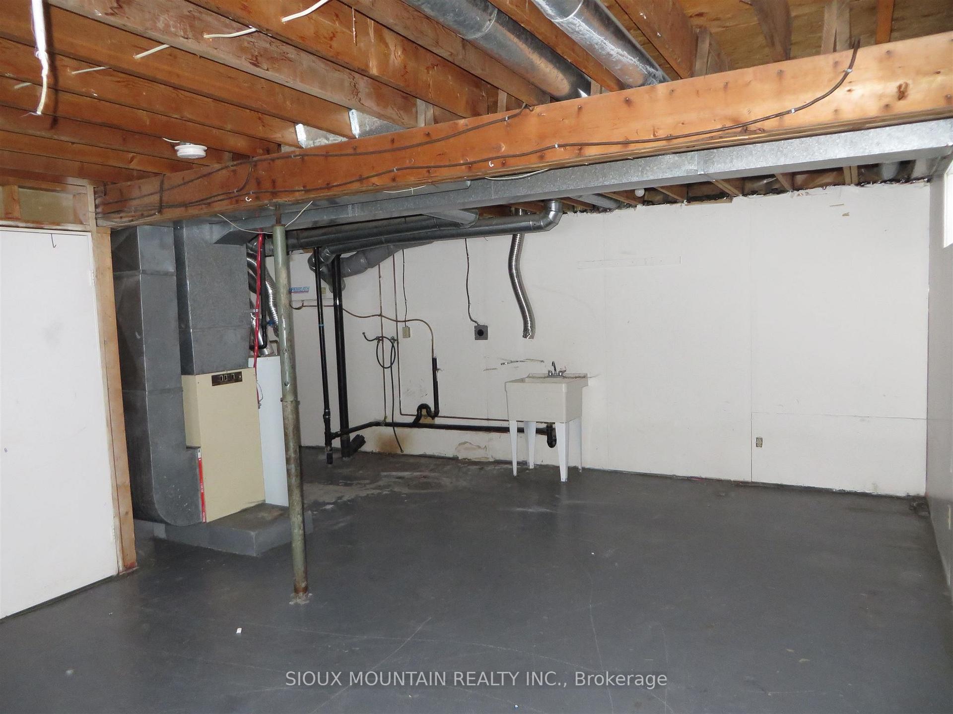 Photo 11 of 5 Lakeview Crescent, Pickle Lake — HOMEH
