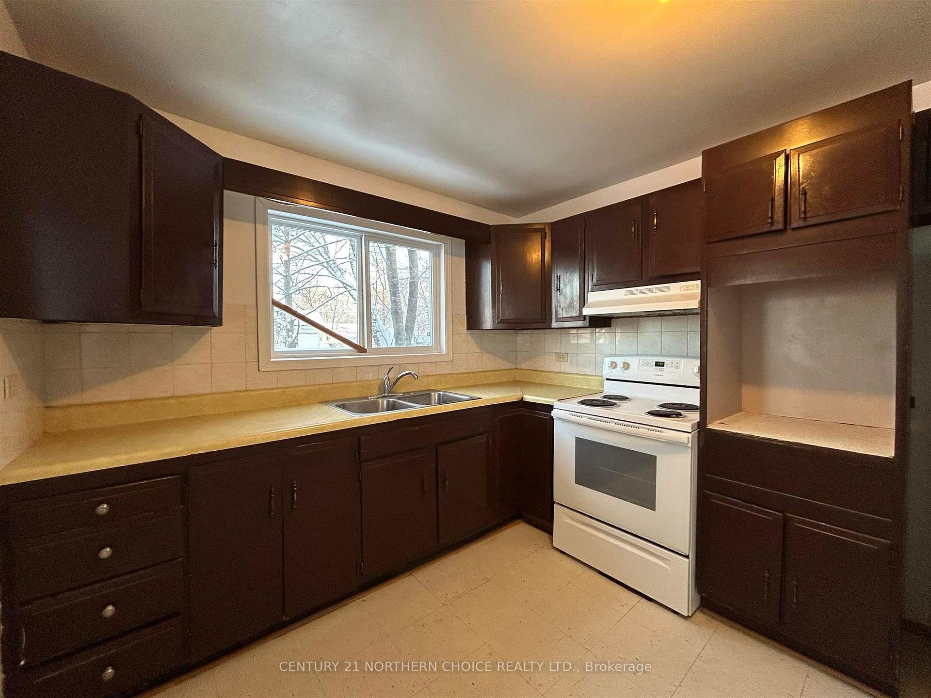 Photo 9 of 1109 Kings Highway, Fort Frances — HOMEH