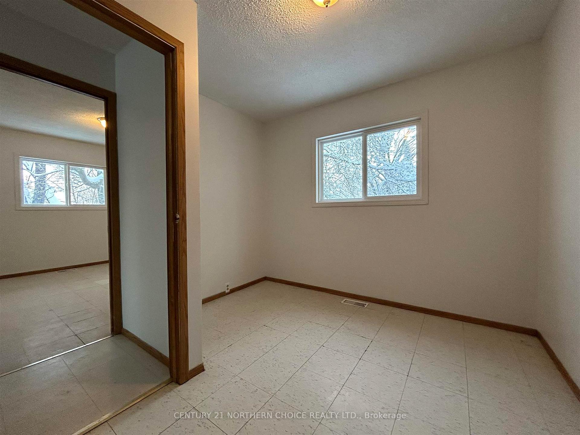 Photo 14 of 1109 Kings Highway, Fort Frances — HOMEH