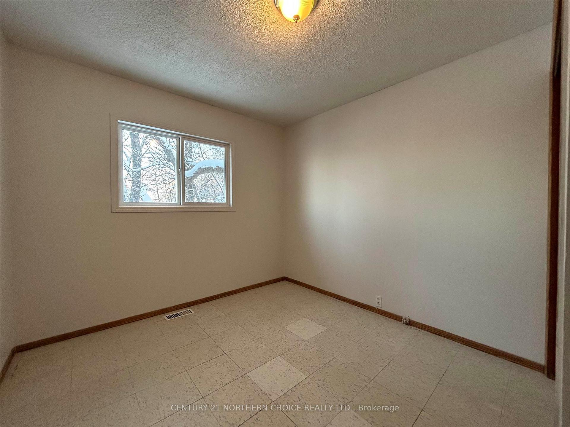 Photo 22 of 1109 Kings Highway, Fort Frances — HOMEH