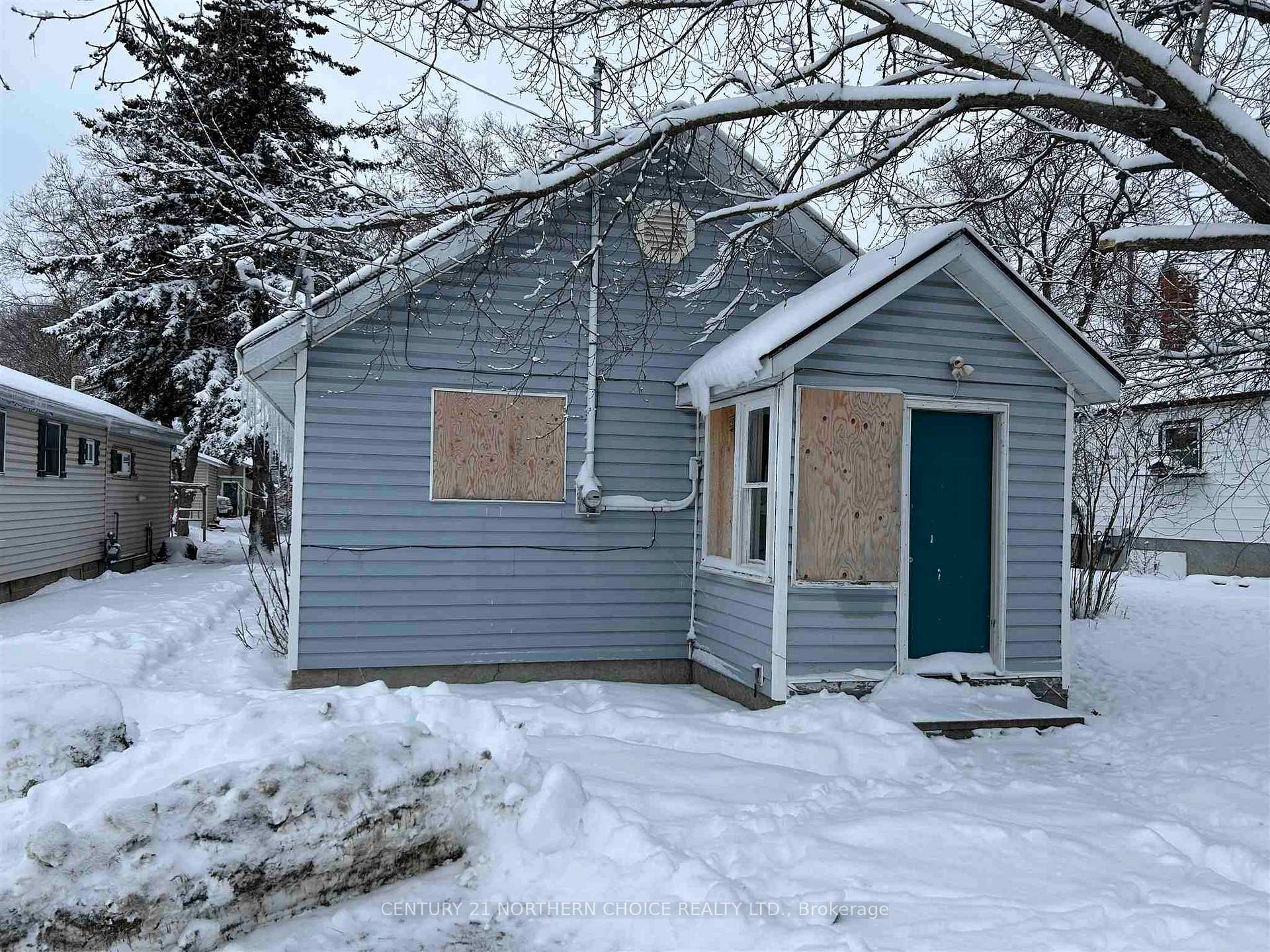 Photo 1 of 413 Crowe Avenue, Fort Frances — HOMEH