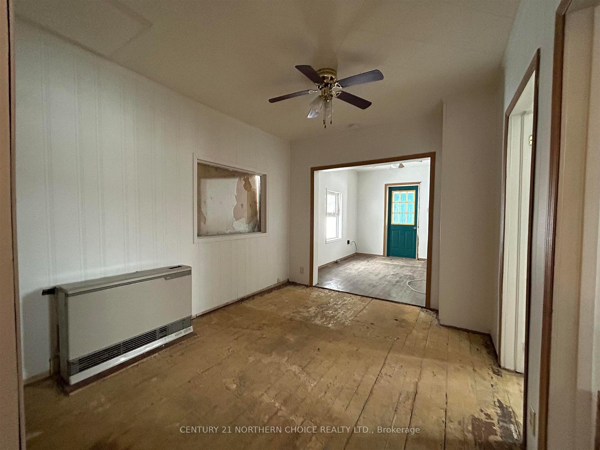 Photo 2 of 413 Crowe Avenue, Fort Frances — HOMEH