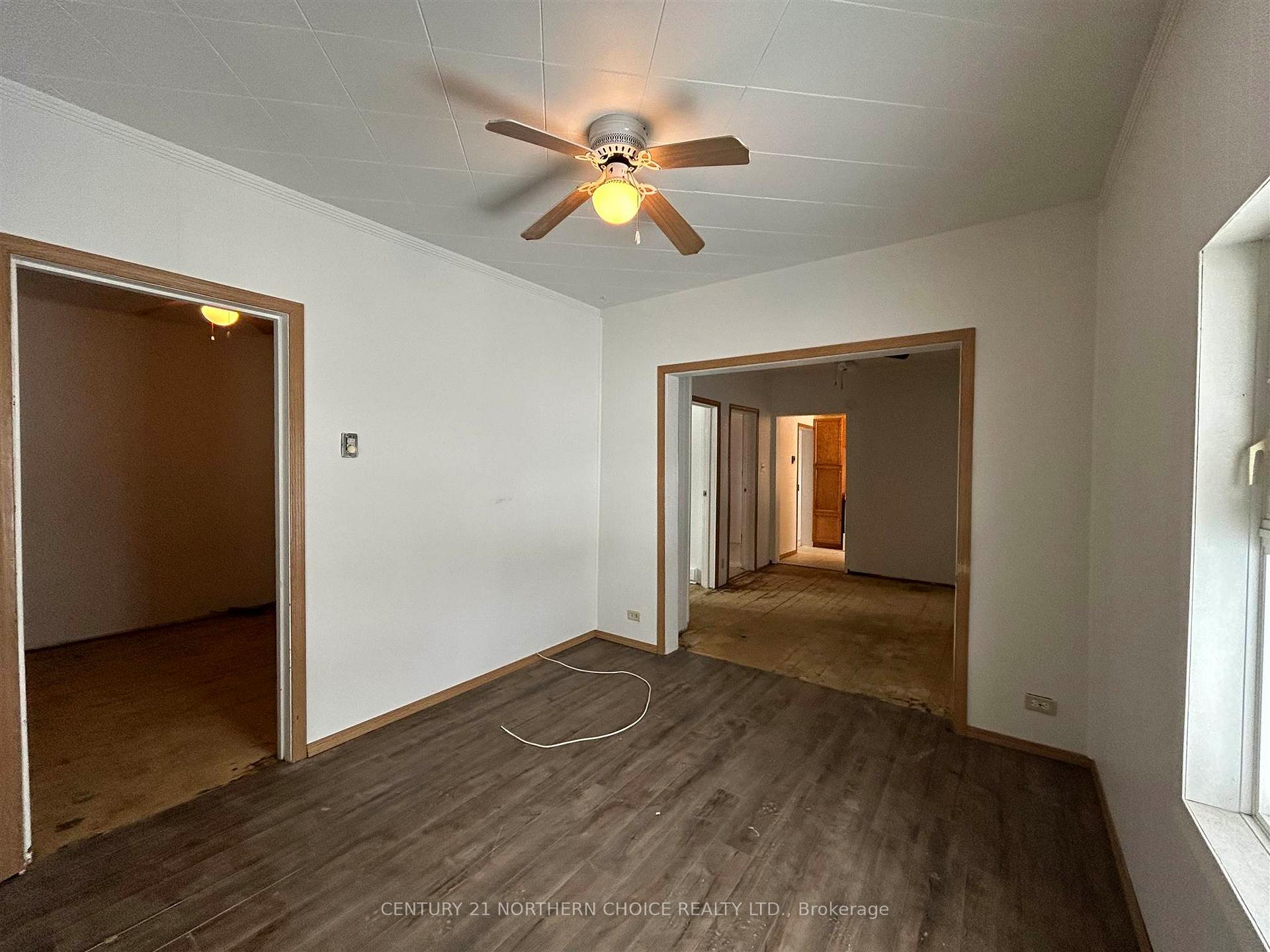 Photo 5 of 413 Crowe Avenue, Fort Frances — HOMEH
