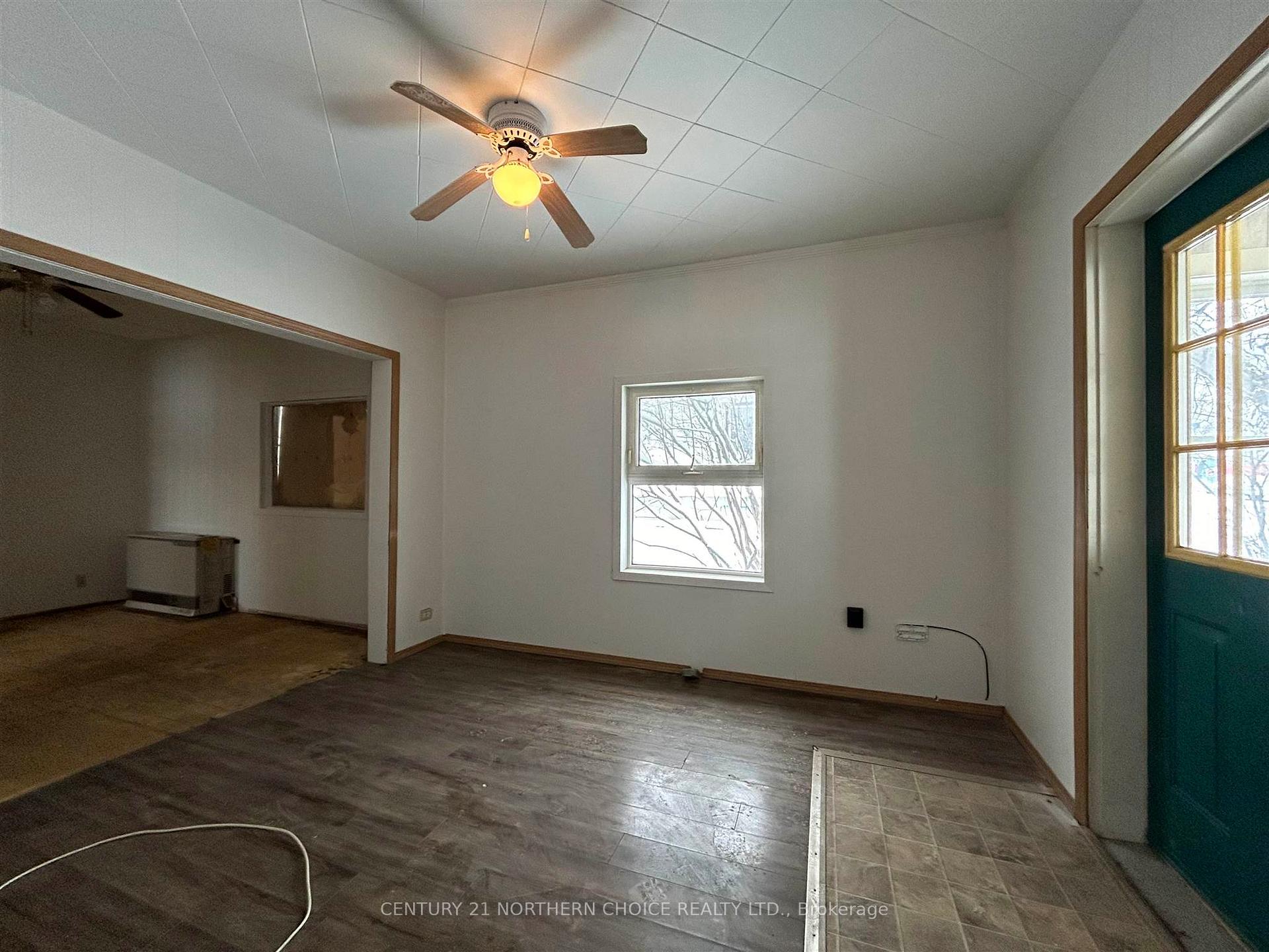 Photo 9 of 413 Crowe Avenue, Fort Frances — HOMEH