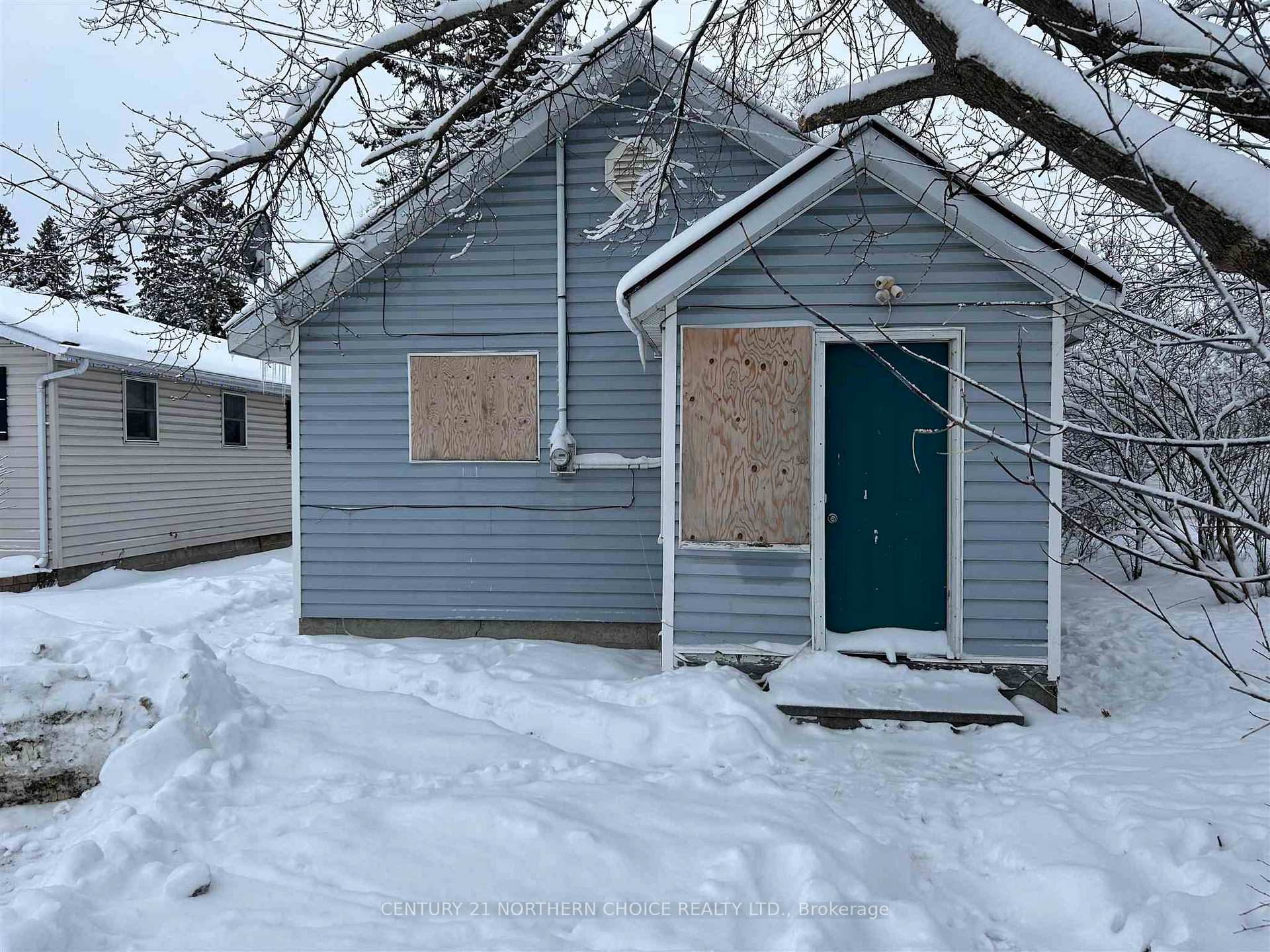 Photo 17 of 413 Crowe Avenue, Fort Frances — HOMEH