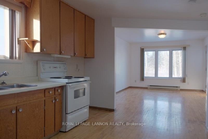 Photo 8 of 511 First Street, Greenstone — HOMEH