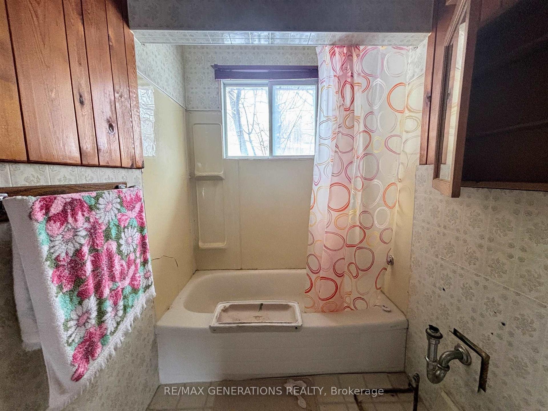 Photo 17 of 26 Neebig Avenue, Manitouwadge — HOMEH