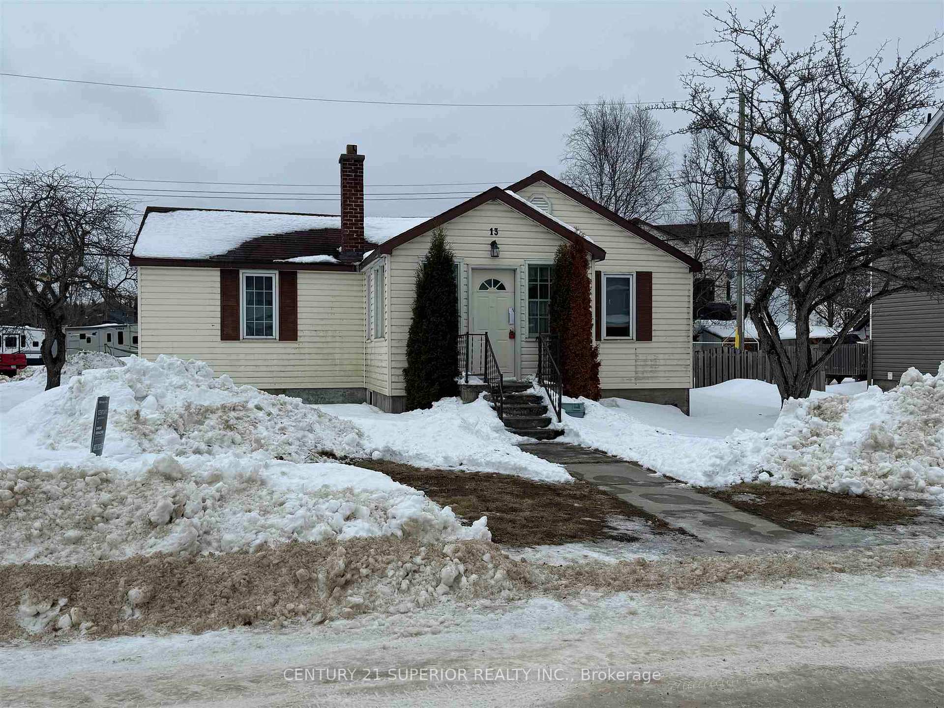 Photo 1 of 13 Drake Street, Marathon — HOMEH