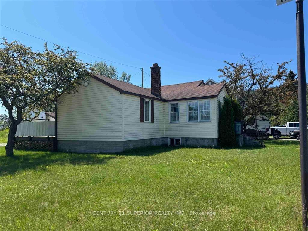 Photo 3 of 13 Drake Street, Marathon — HOMEH