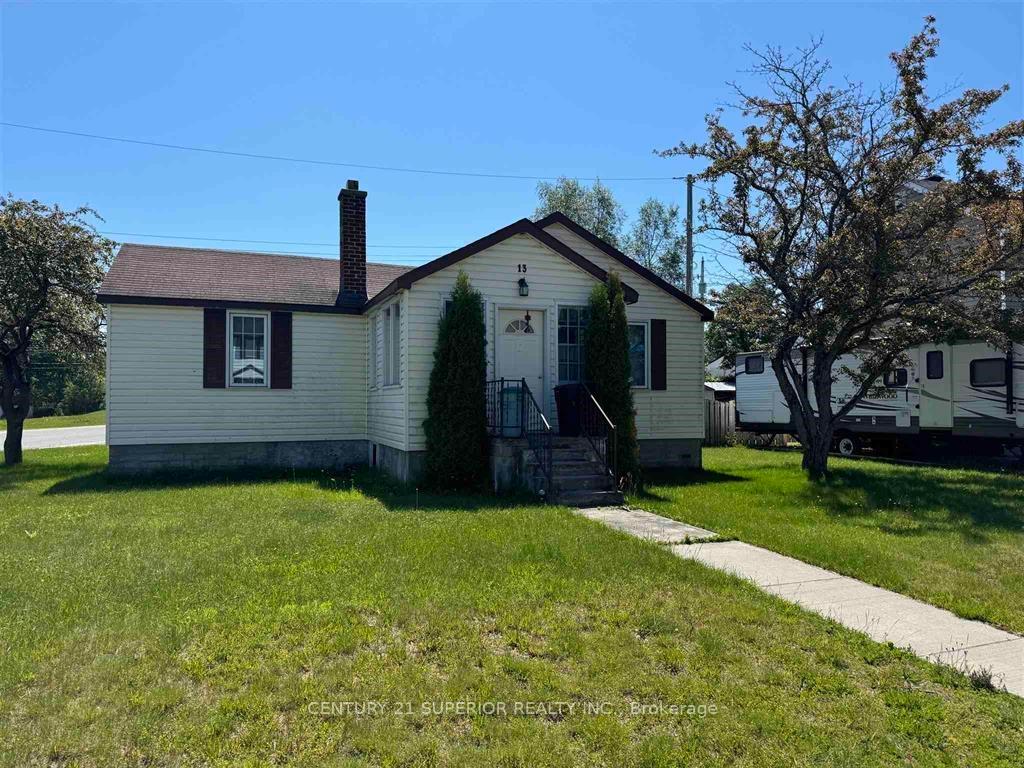 Photo 4 of 13 Drake Street, Marathon — HOMEH