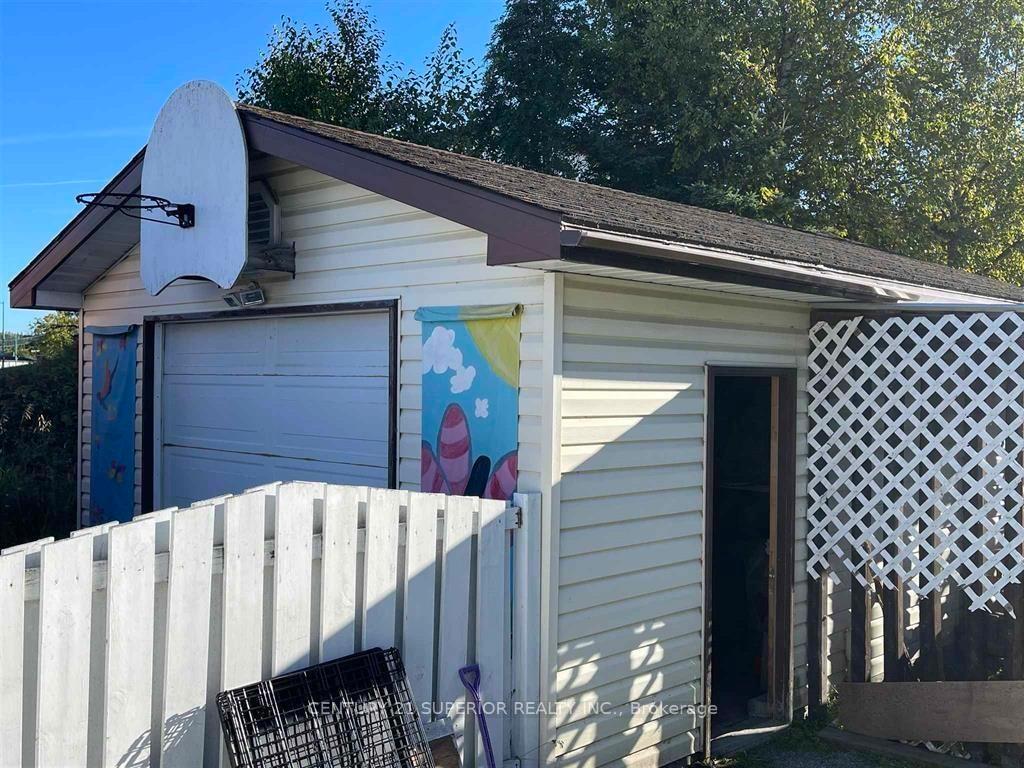 Photo 10 of 13 Drake Street, Marathon — HOMEH