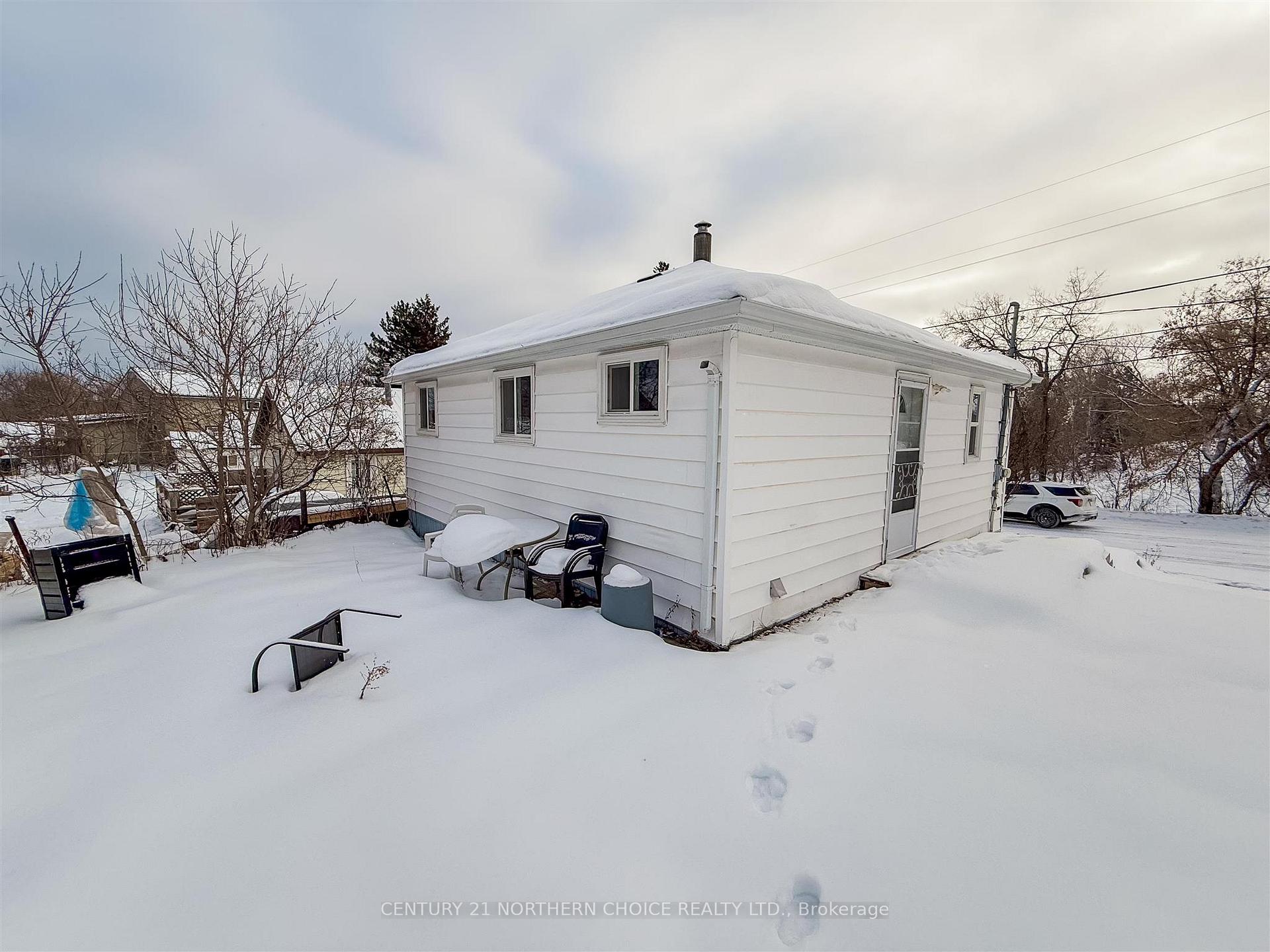 Photo 2 of 1326 River Drive, Kenora, Lakeside — HOMEH