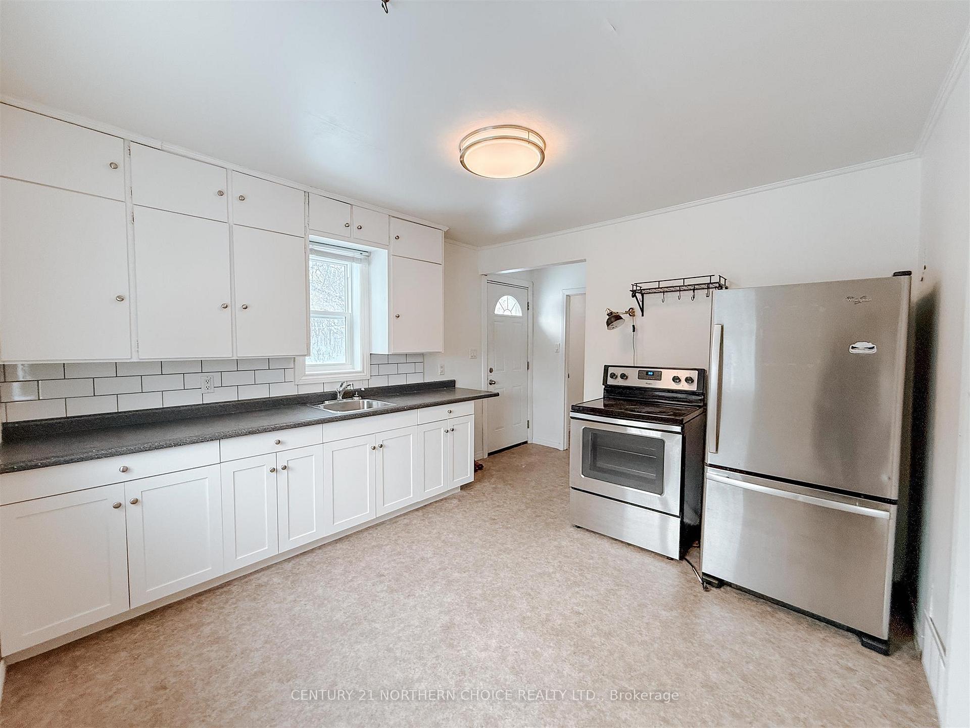 Photo 4 of 1326 River Drive, Kenora, Lakeside — HOMEH