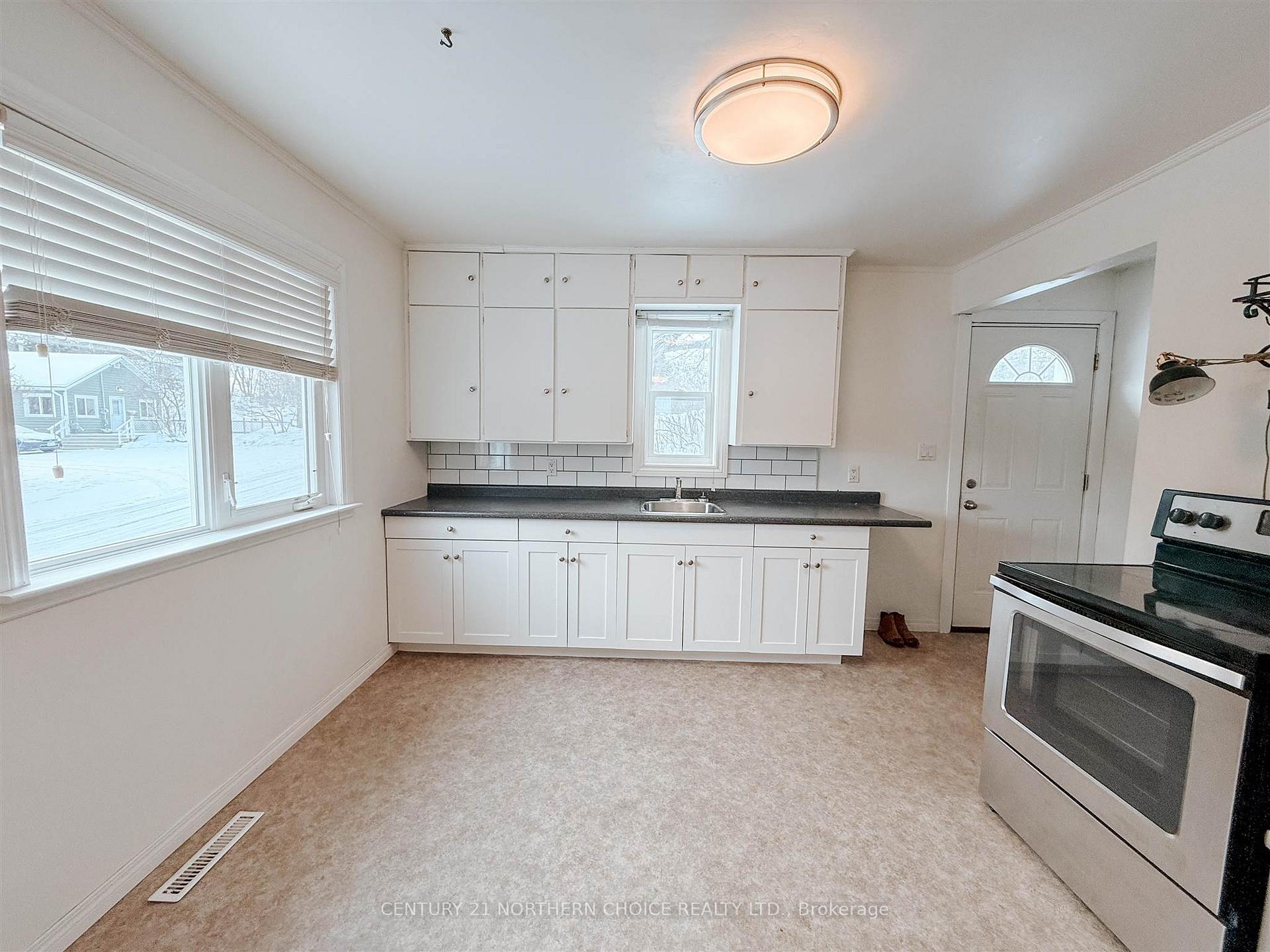 Photo 5 of 1326 River Drive, Kenora, Lakeside — HOMEH