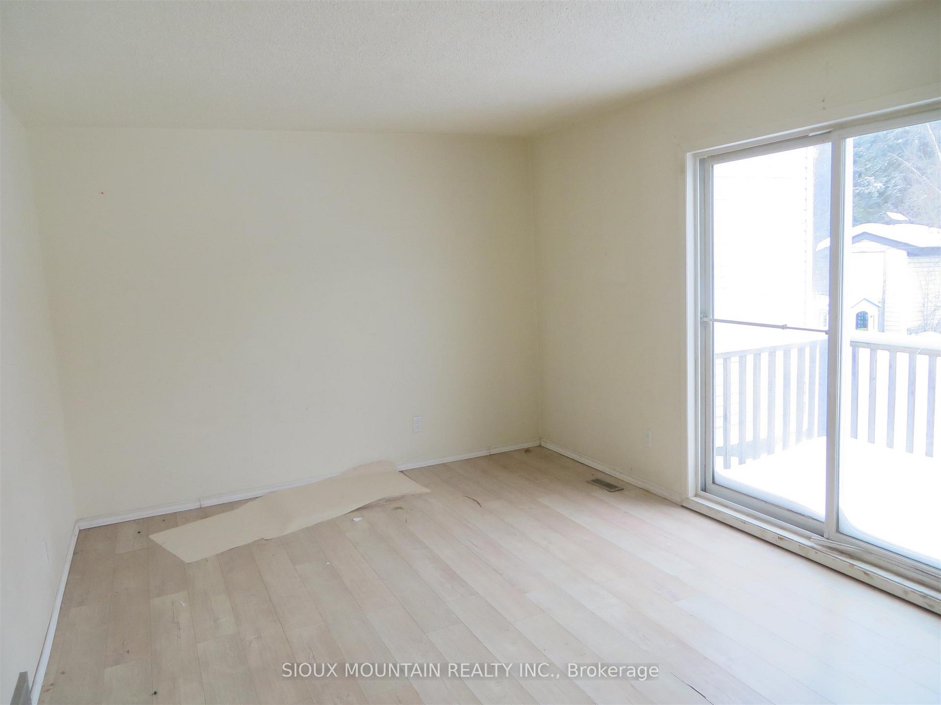 Photo 4 of 74 Lakeview Crescent, Pickle Lake — HOMEH