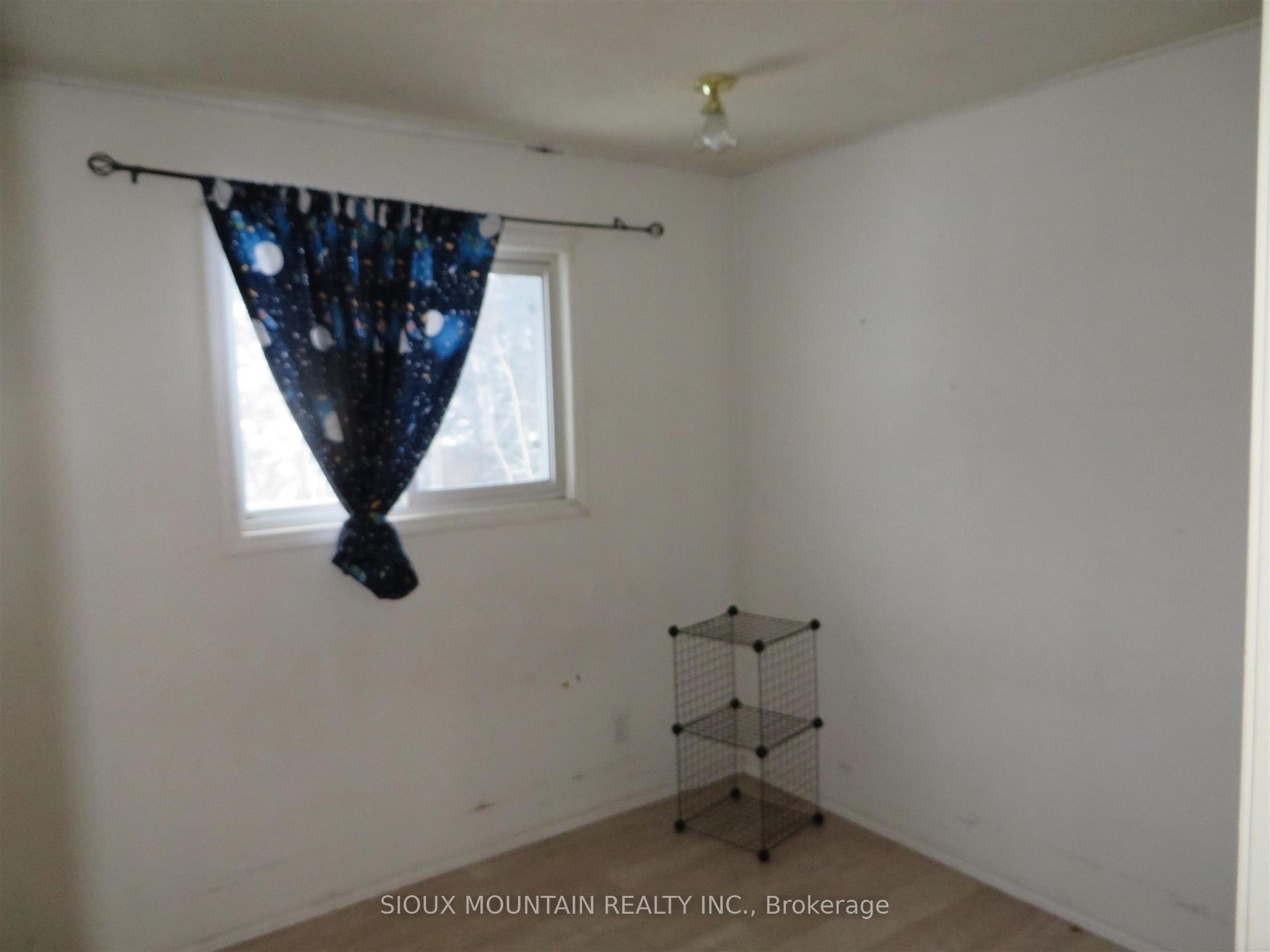 Photo 6 of 74 Lakeview Crescent, Pickle Lake — HOMEH
