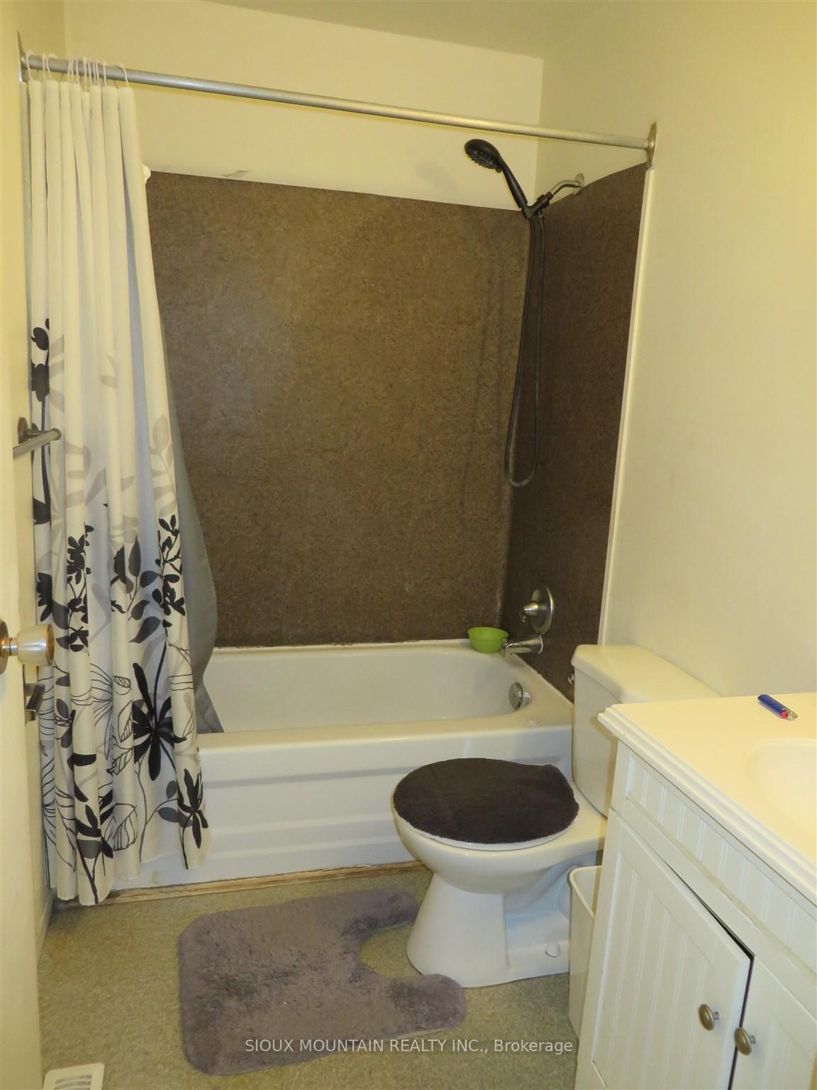 Photo 8 of 74 Lakeview Crescent, Pickle Lake — HOMEH