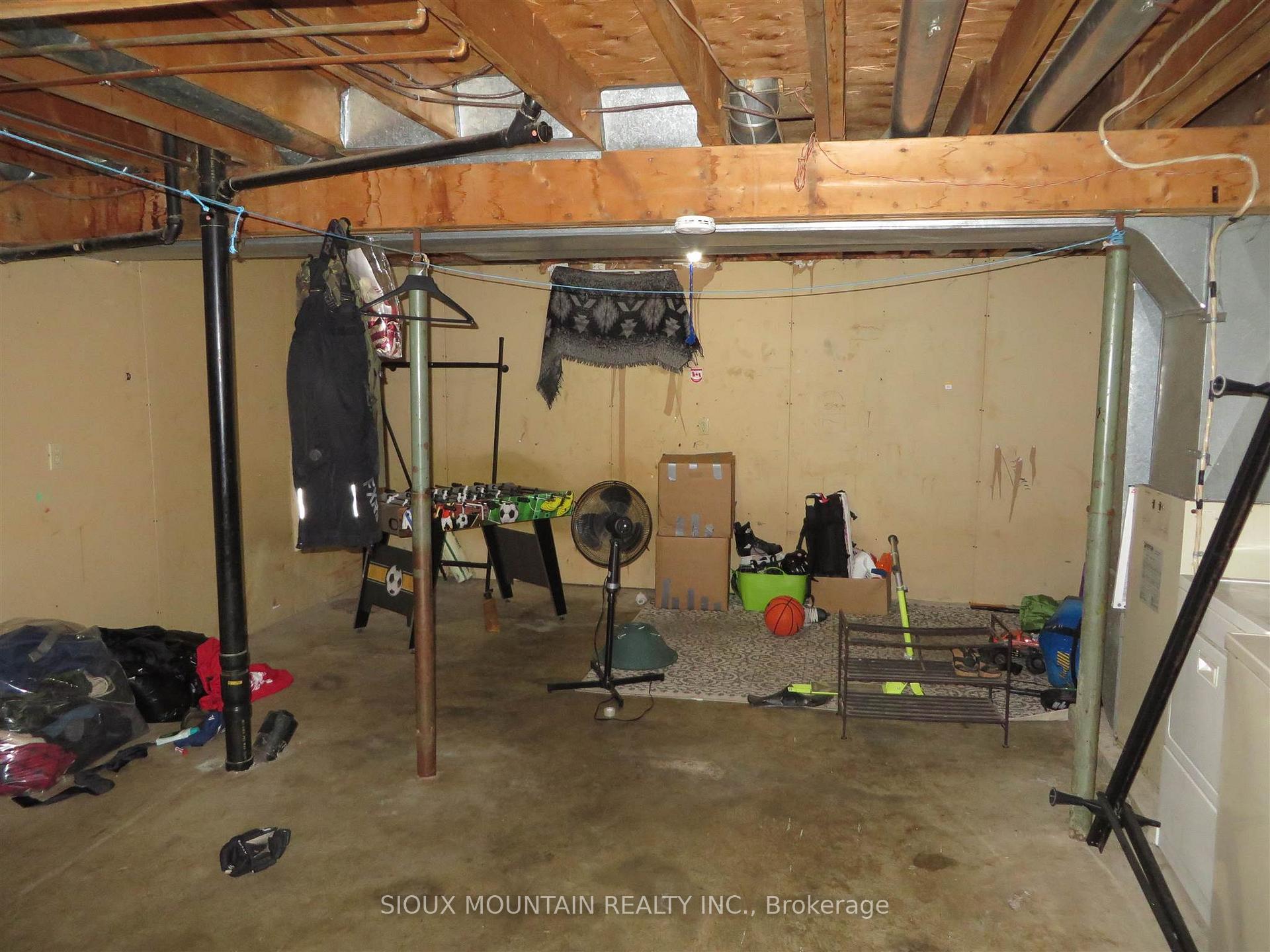 Photo 9 of 74 Lakeview Crescent, Pickle Lake — HOMEH