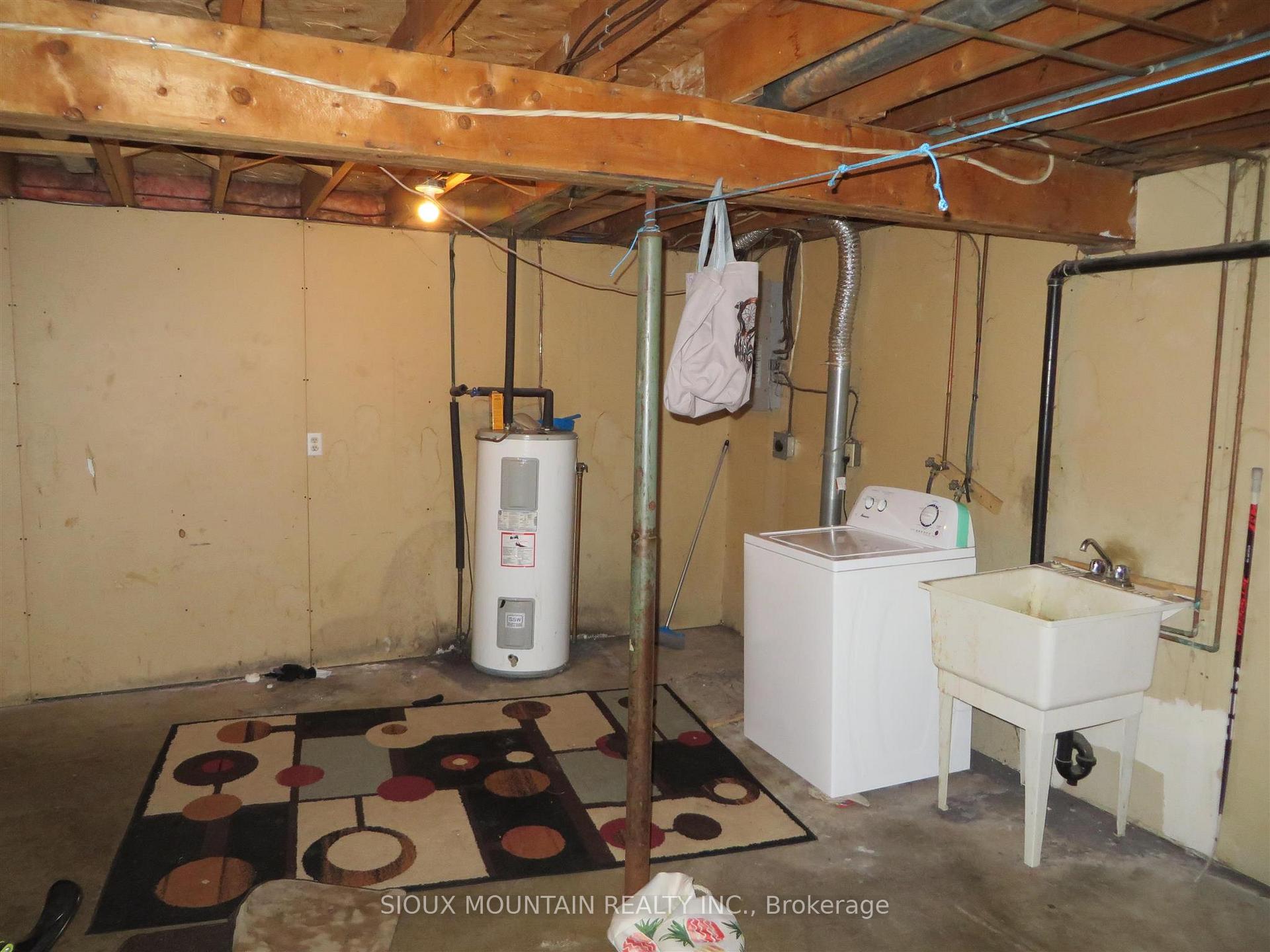 Photo 10 of 74 Lakeview Crescent, Pickle Lake — HOMEH
