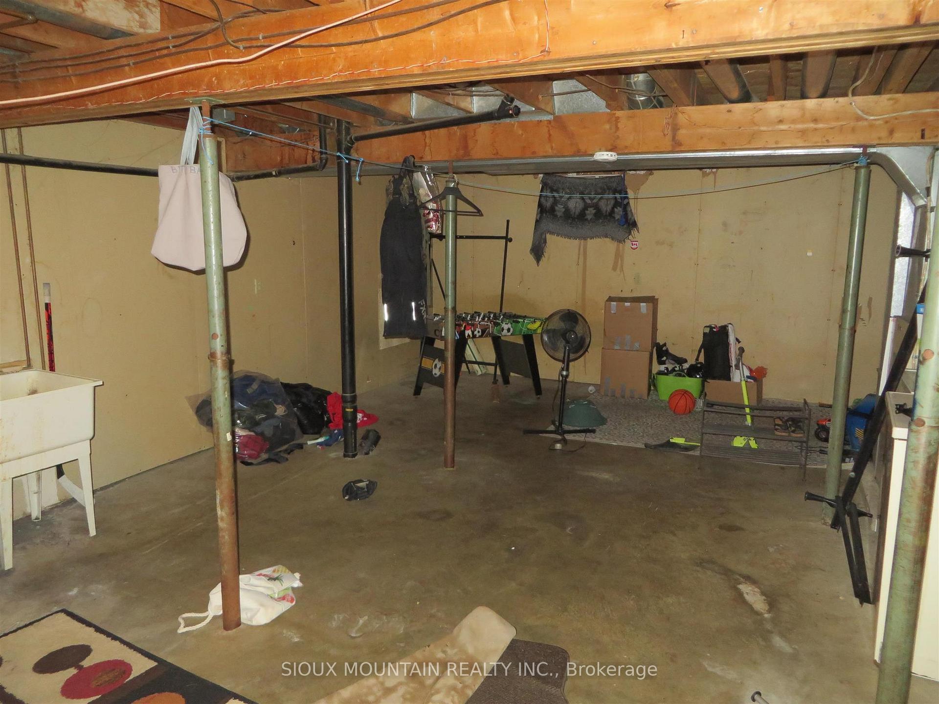 Photo 11 of 74 Lakeview Crescent, Pickle Lake — HOMEH