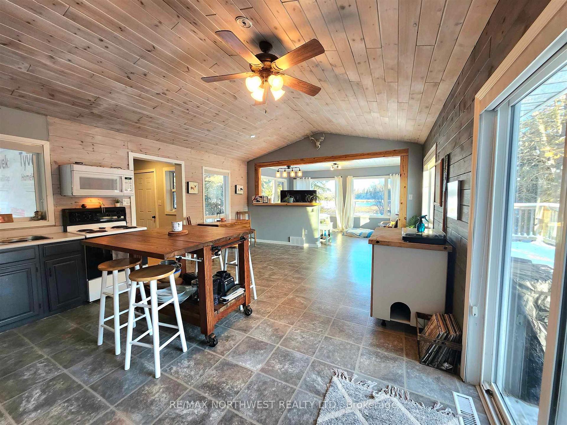 Photo 13 of 32 Beach Street, Kenora, Coney Island — HOMEH