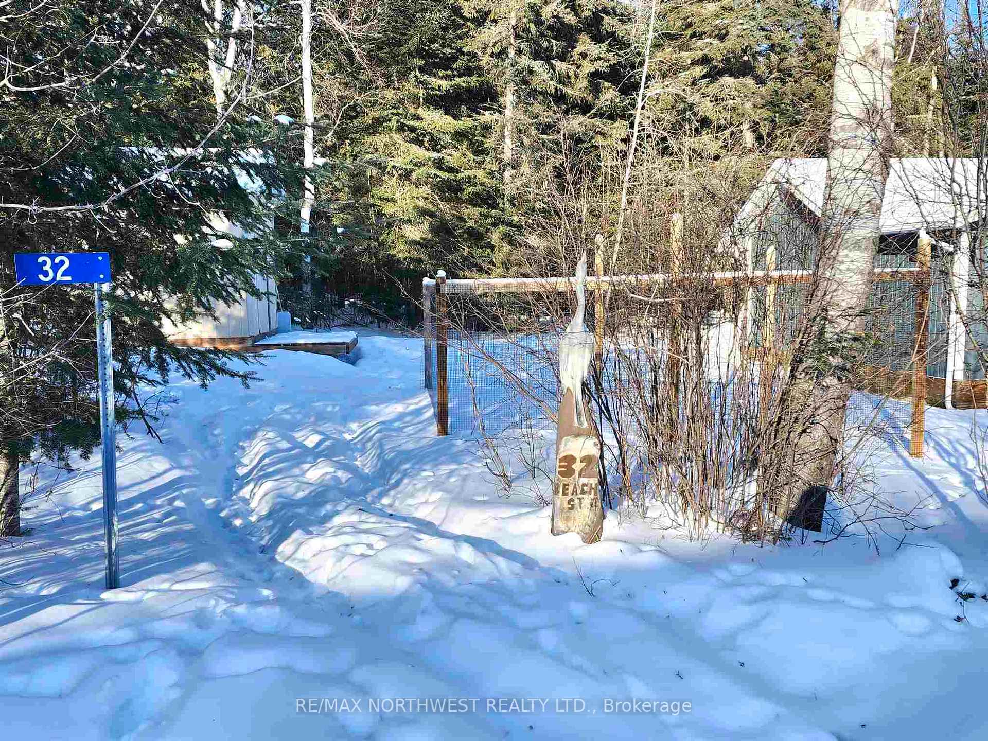Photo 36 of 32 Beach Street, Kenora, Coney Island — HOMEH