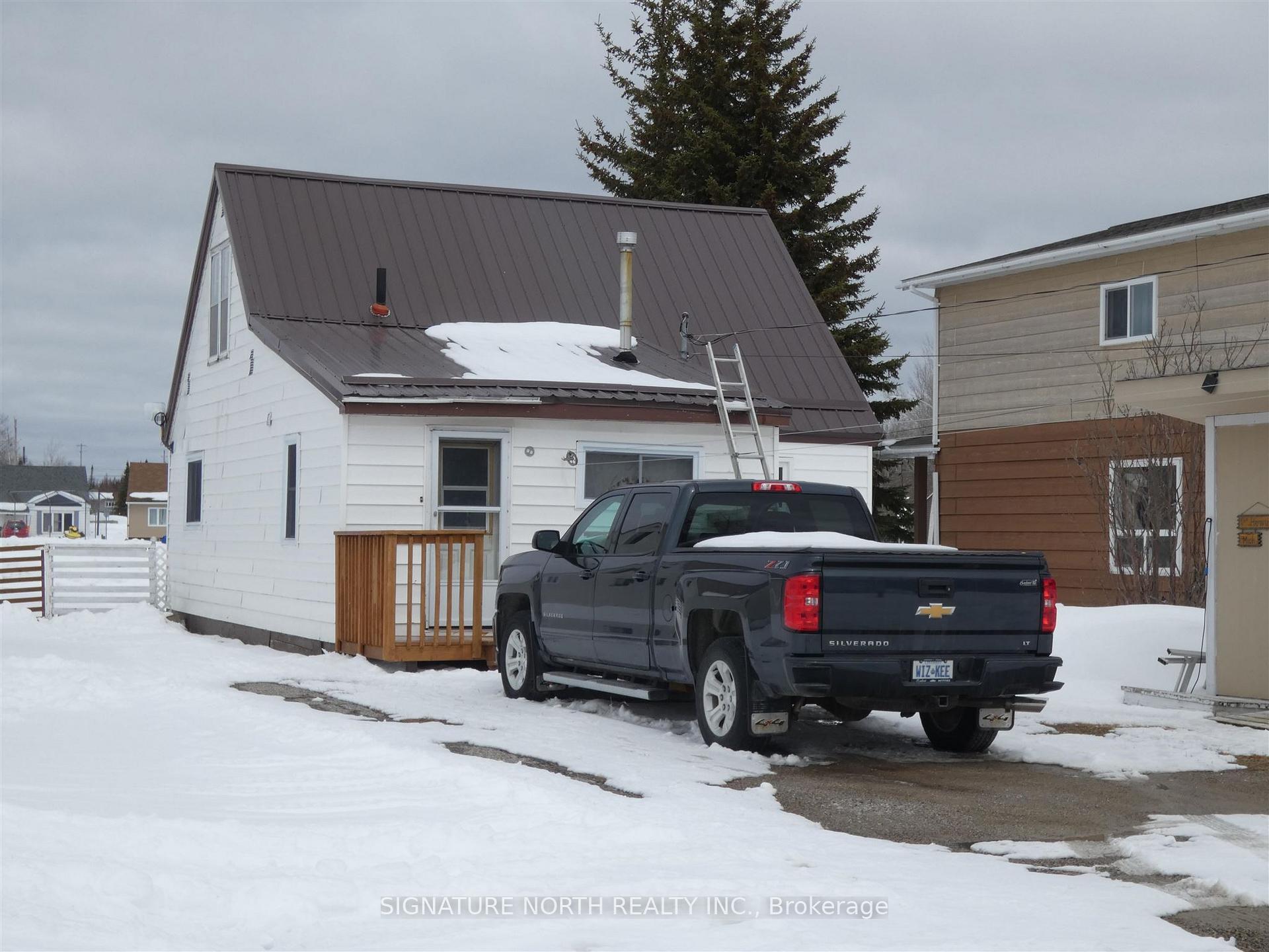 Photo 2 of 327 Ball Park Crescent, Greenstone — HOMEH