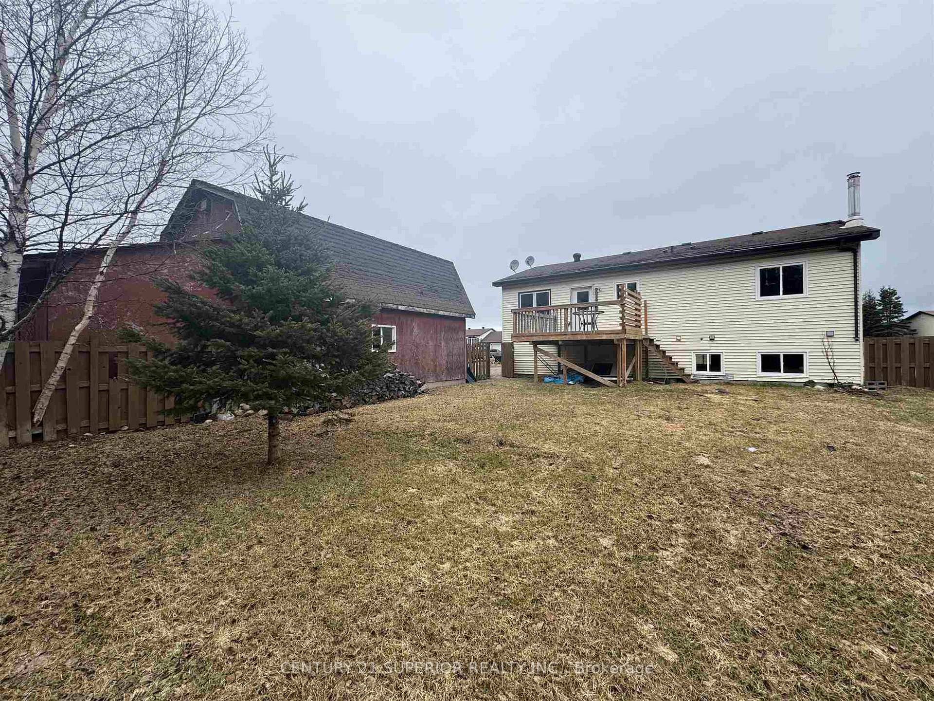Photo 2 of 14 Pinewood Walk, Marathon — HOMEH