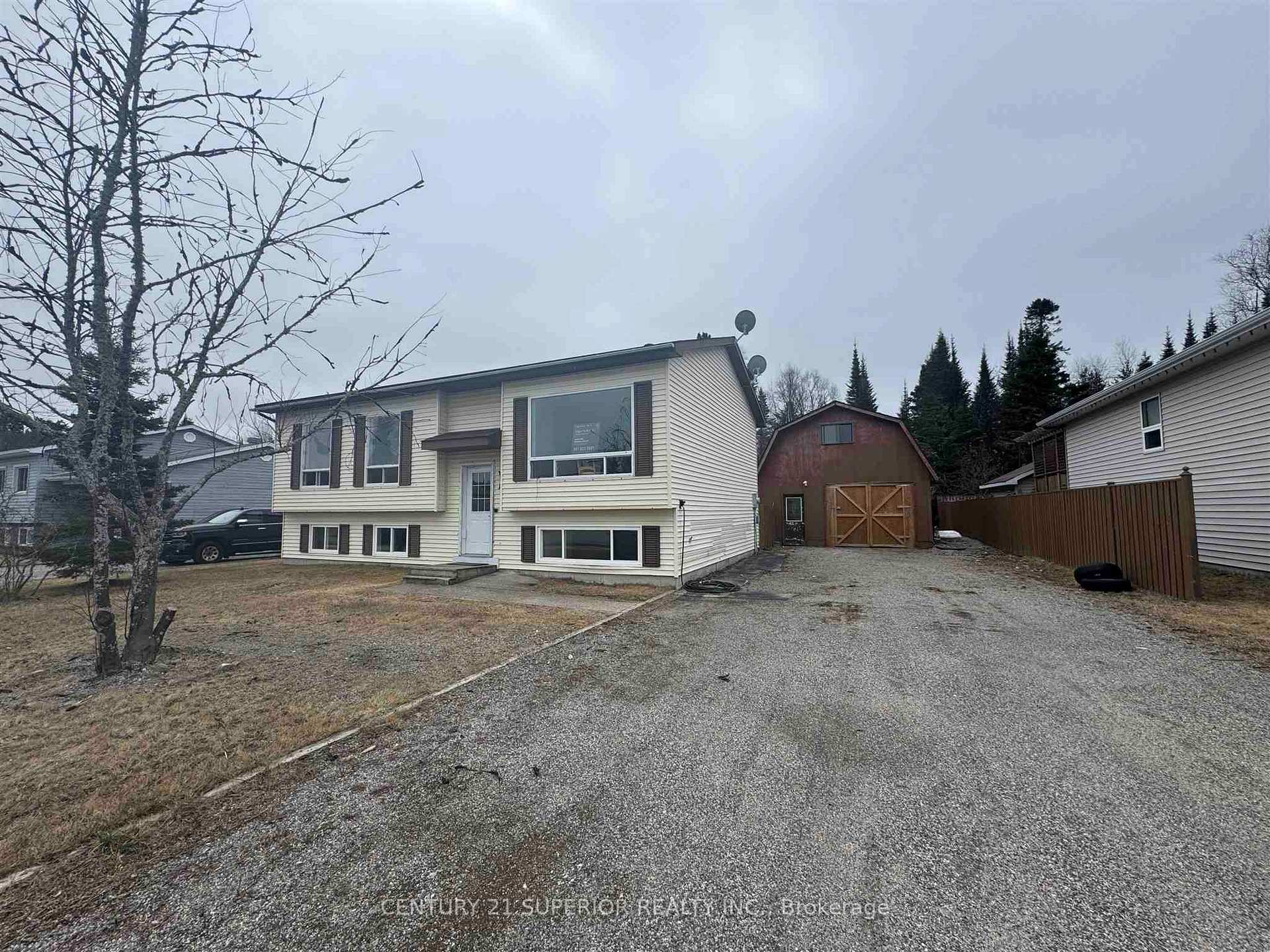 Photo 3 of 14 Pinewood Walk, Marathon — HOMEH