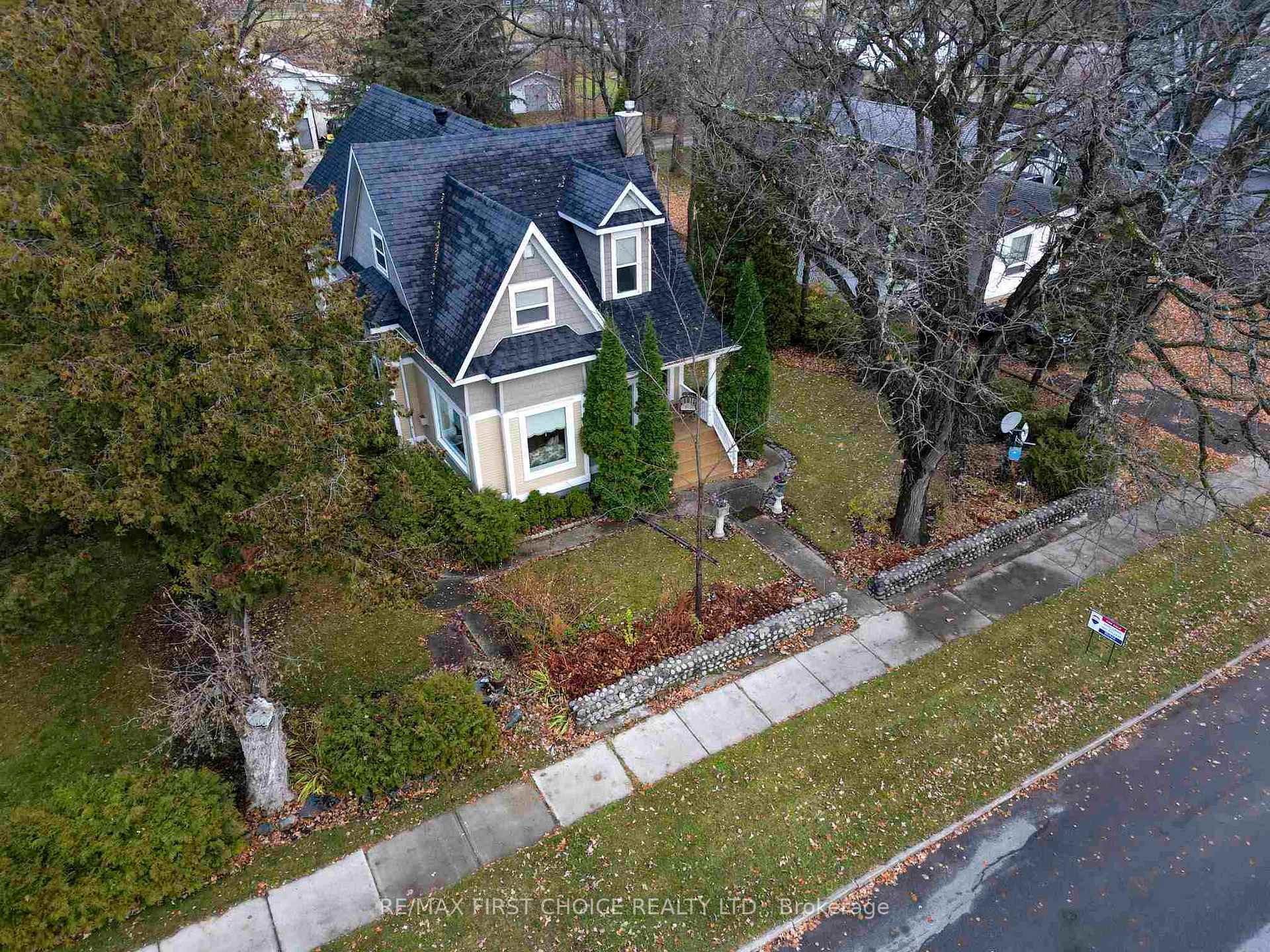 Photo 2 of 118 Front Street, Emo — HOMEH